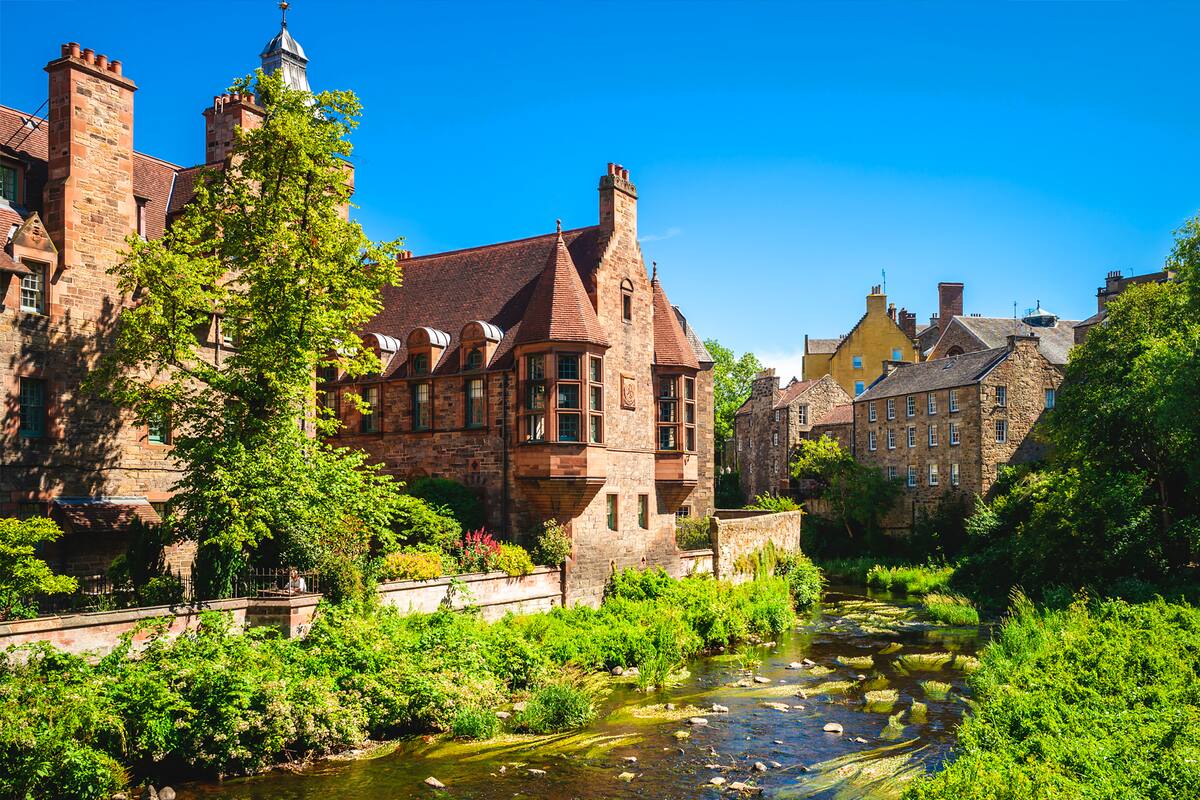 Couples Travel in Edinburgh - Edinburgh travel guide – Go Guides