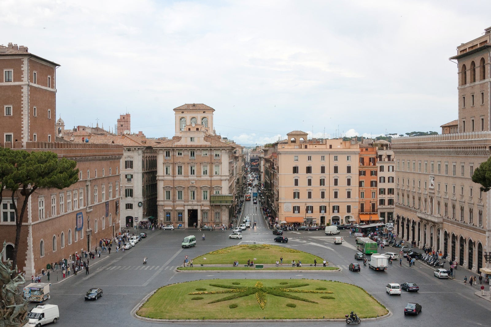 Via del Corso in Rome - Walk Rome's Premier Shopping and