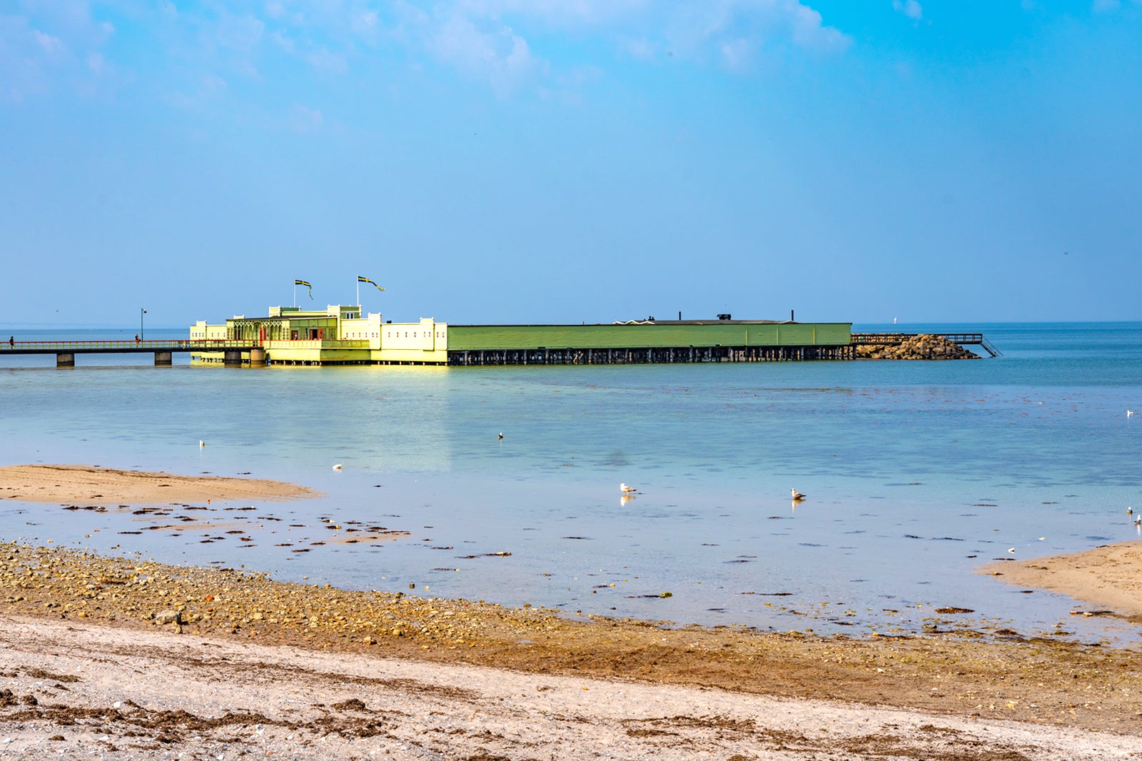 i Malmö Vacker och restaurangtät funkisstadsdel med Malmös