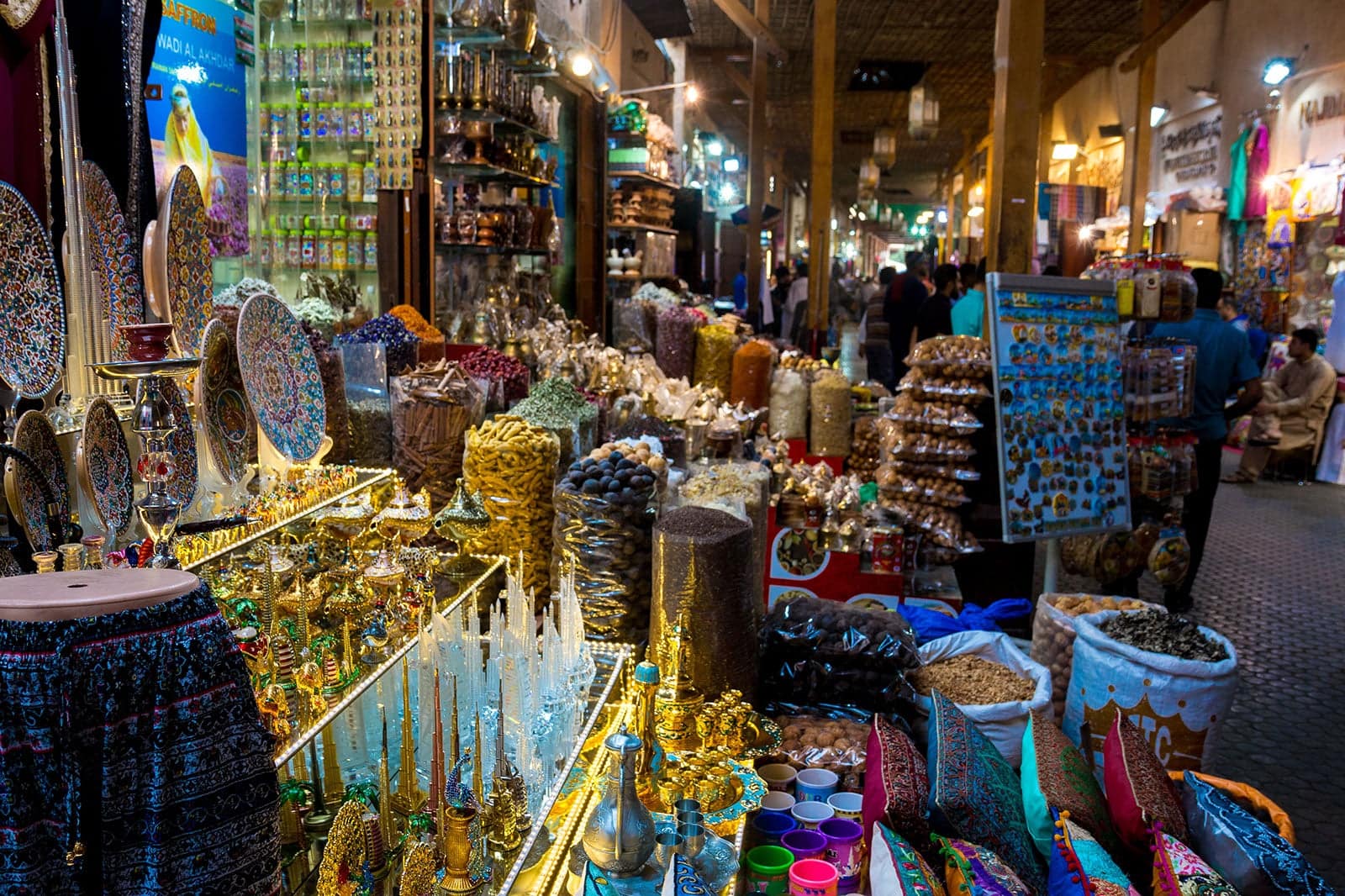 10 Best Markets In Dubai Where To Go Shopping Like A Local In Dubai 10-best-markets-in-dubai-where-to-go-shopping-like-a-local-in-dubai
