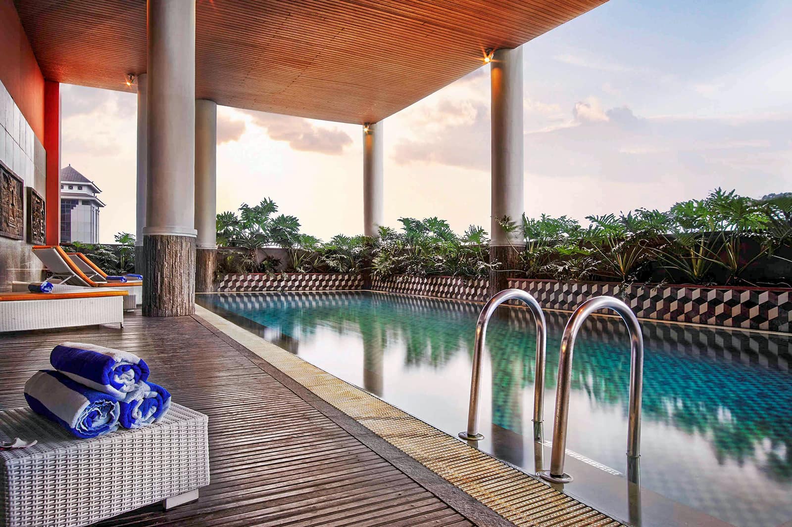 11 Surprisingly Affordable Luxury Hotels - Wallet-Friendly 5-Star ...