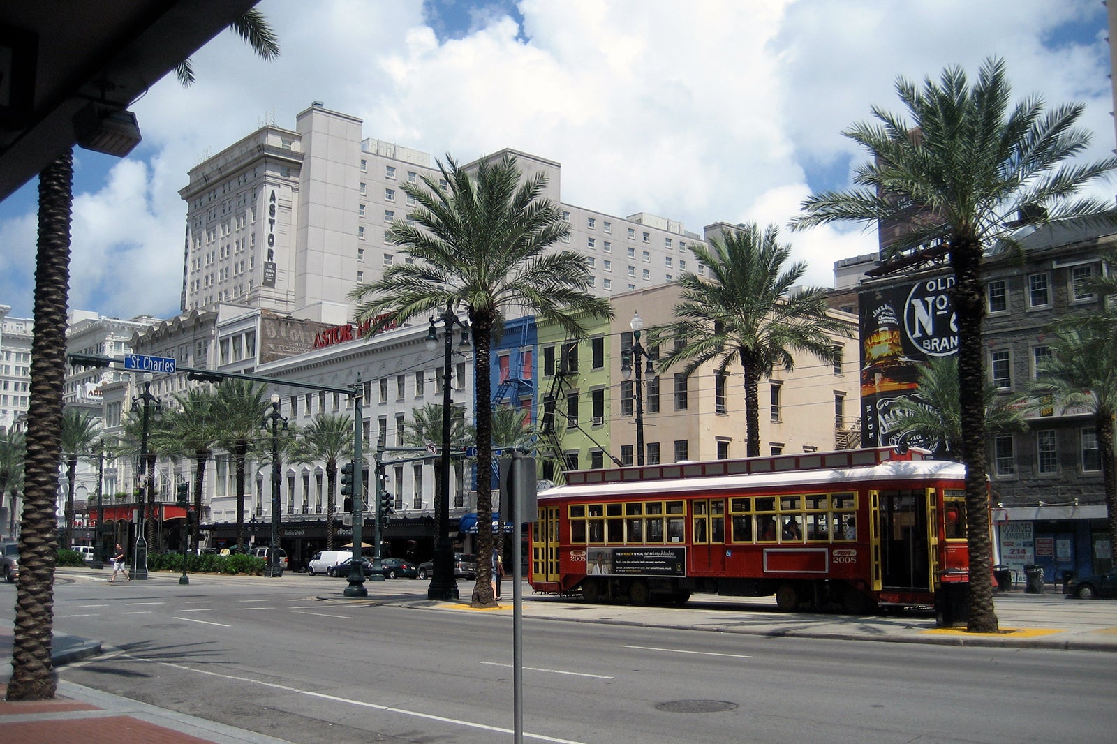 Canal Street in New Orleans - The Main Artery of the Big Easy – Go Guides