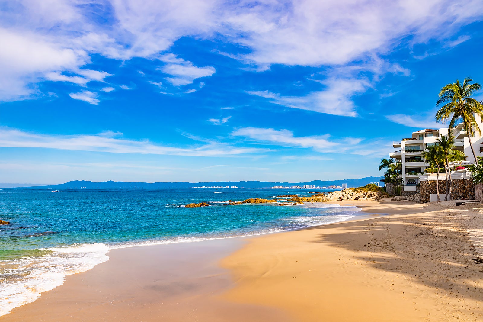 La playa de arena blanca que existe en Guatemala