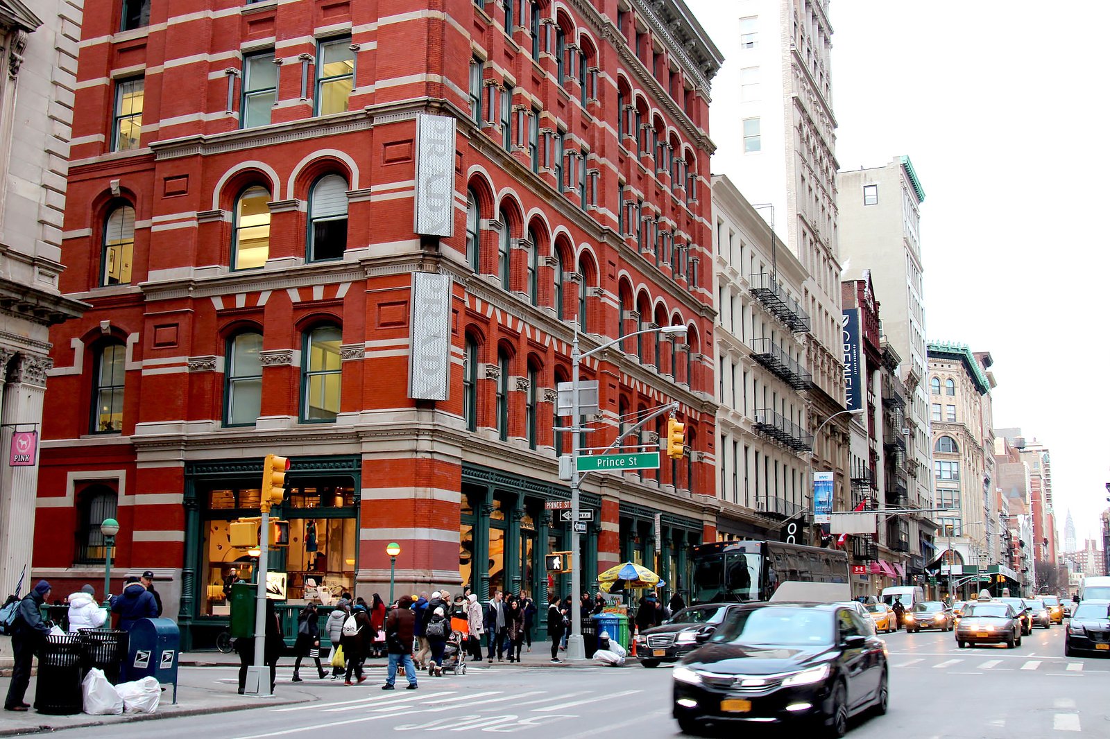 tourist shopping new york