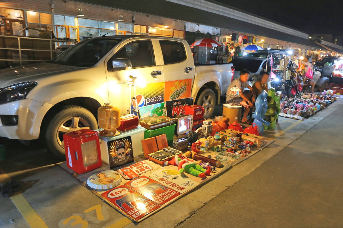 Khlong San night market Bangkok  Night market, Bangkok, Night market  bangkok