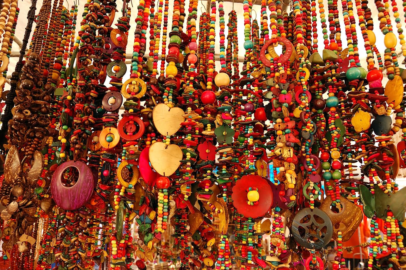 Feira Hippie de Ipanema no Rio de Janeiro - Artesanato e peças únicas ...