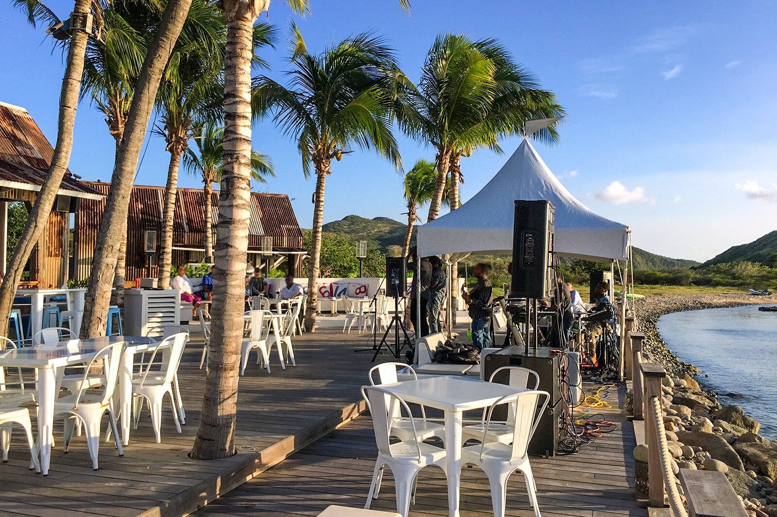 10 Great Restaurants in St Kitts - Where to Eat in St Kitts and What to