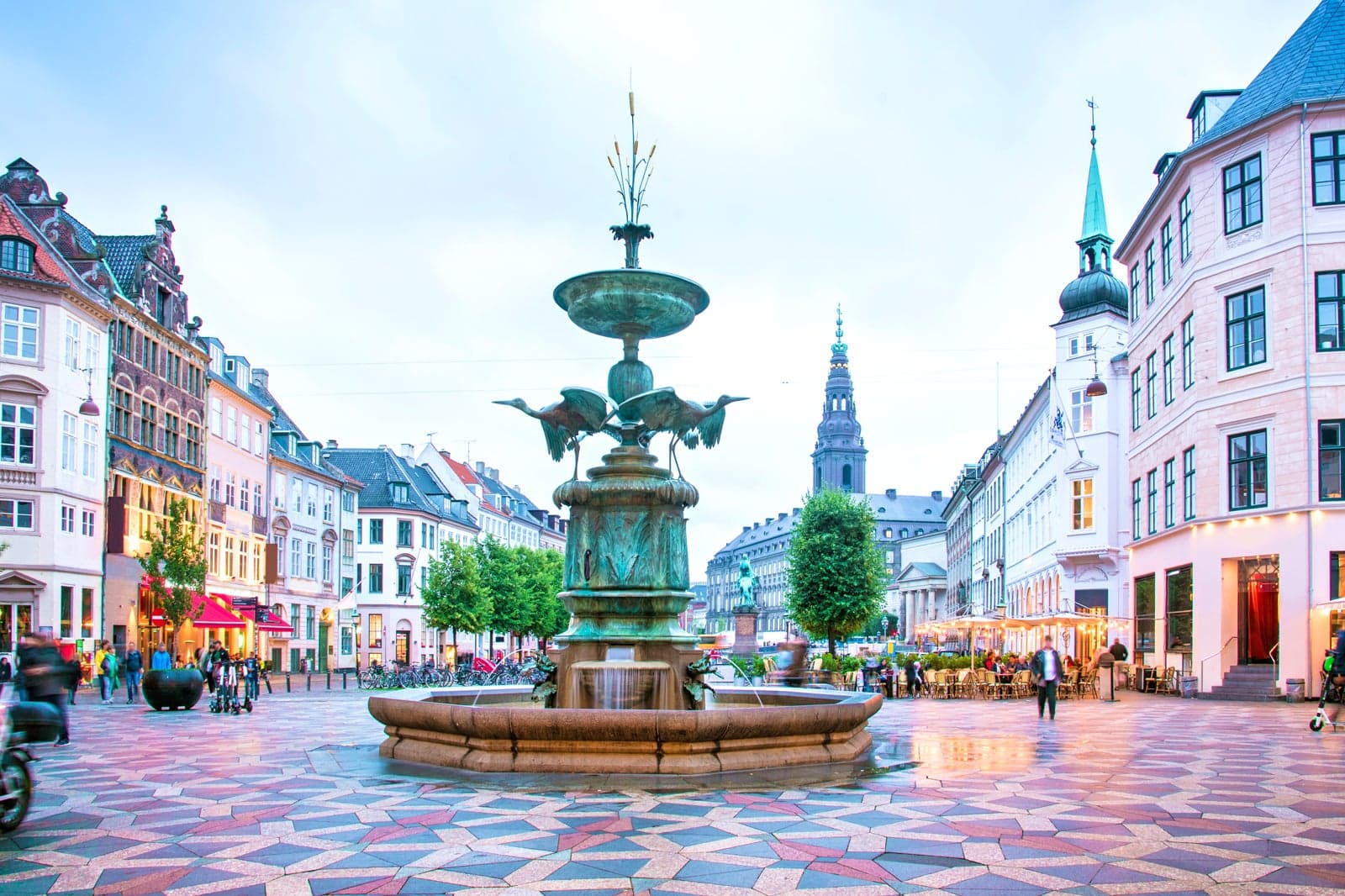 Strøget i København - Shopping på hovedstadens kendte handelsgade – Go ...