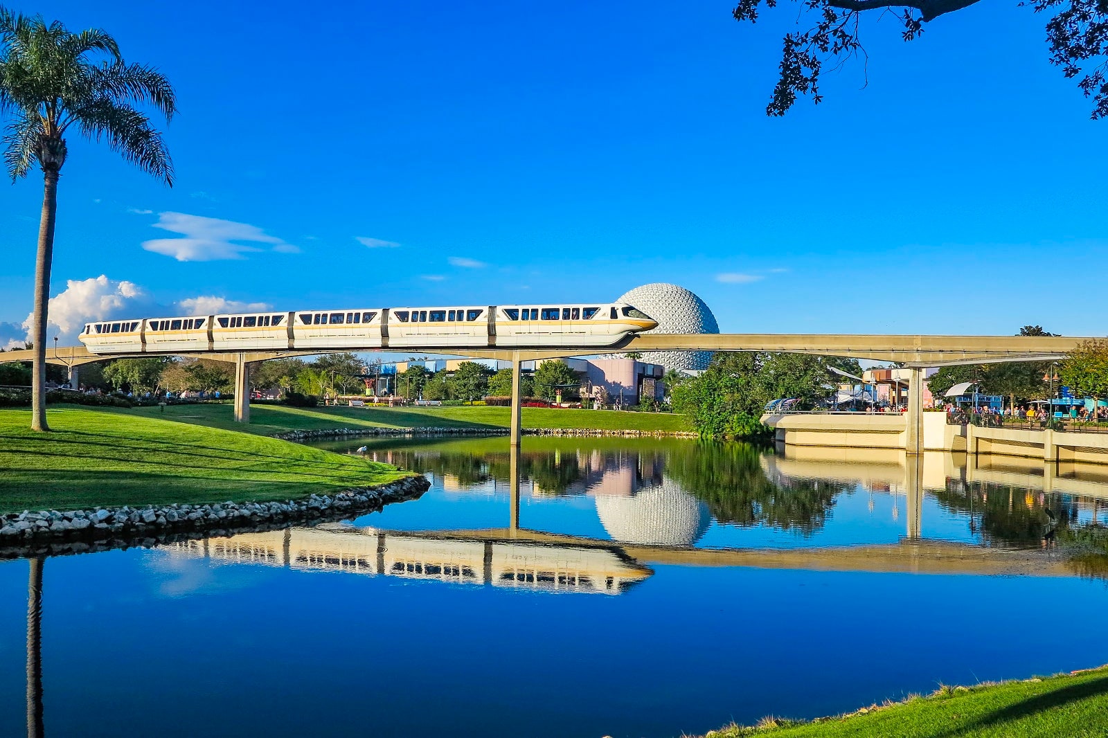 Stunning Lake Front House near Disney & Universal, Orlando