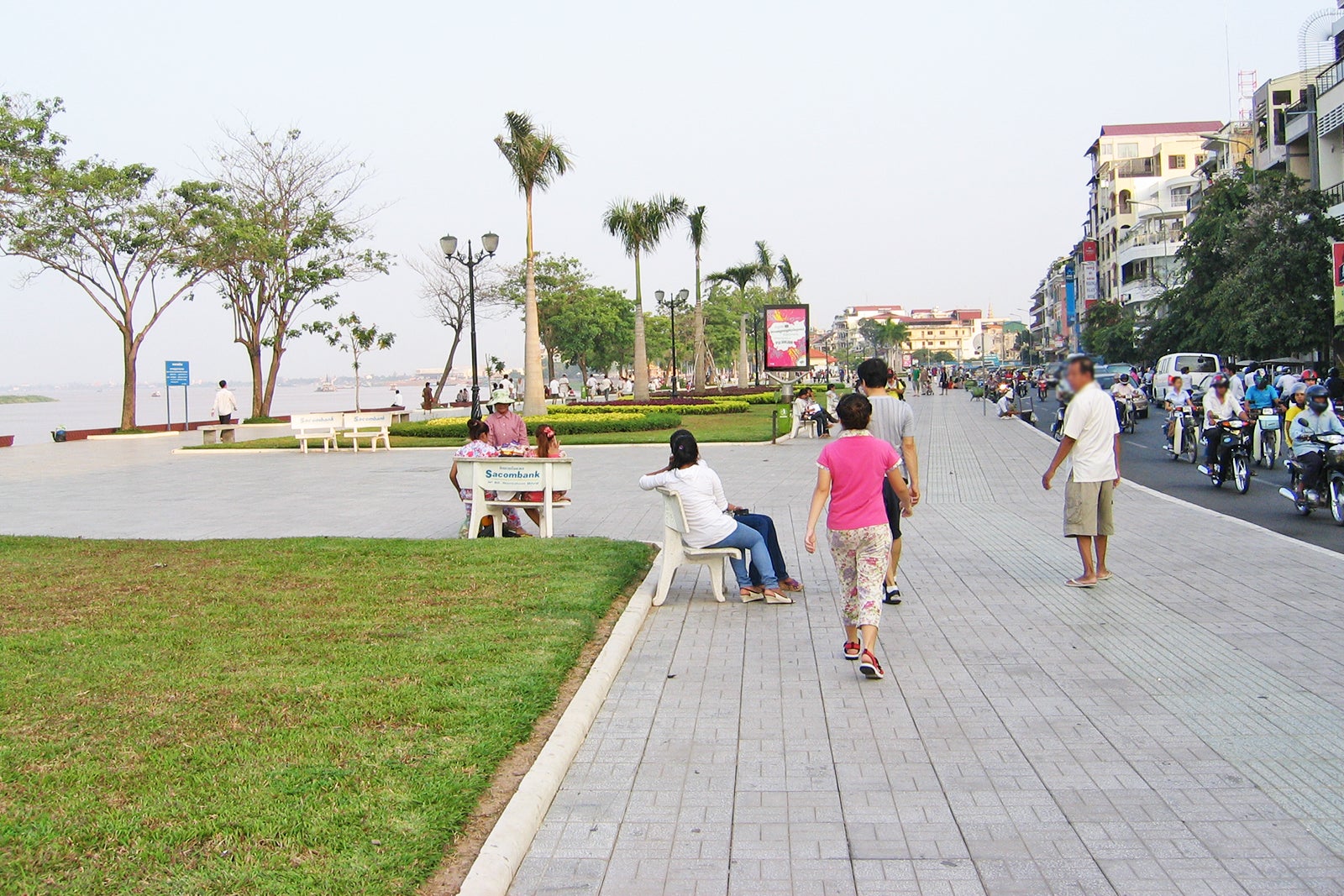 Phnom Penh city lifestyle along the riverside park on Sunday afternoon 