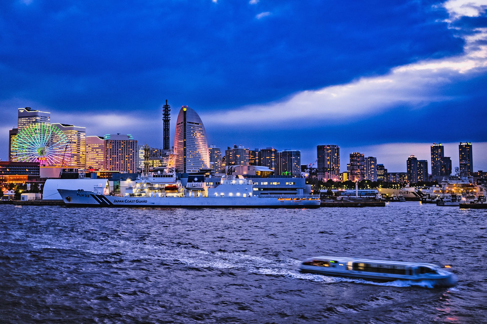 yokohama bay cruise dinner