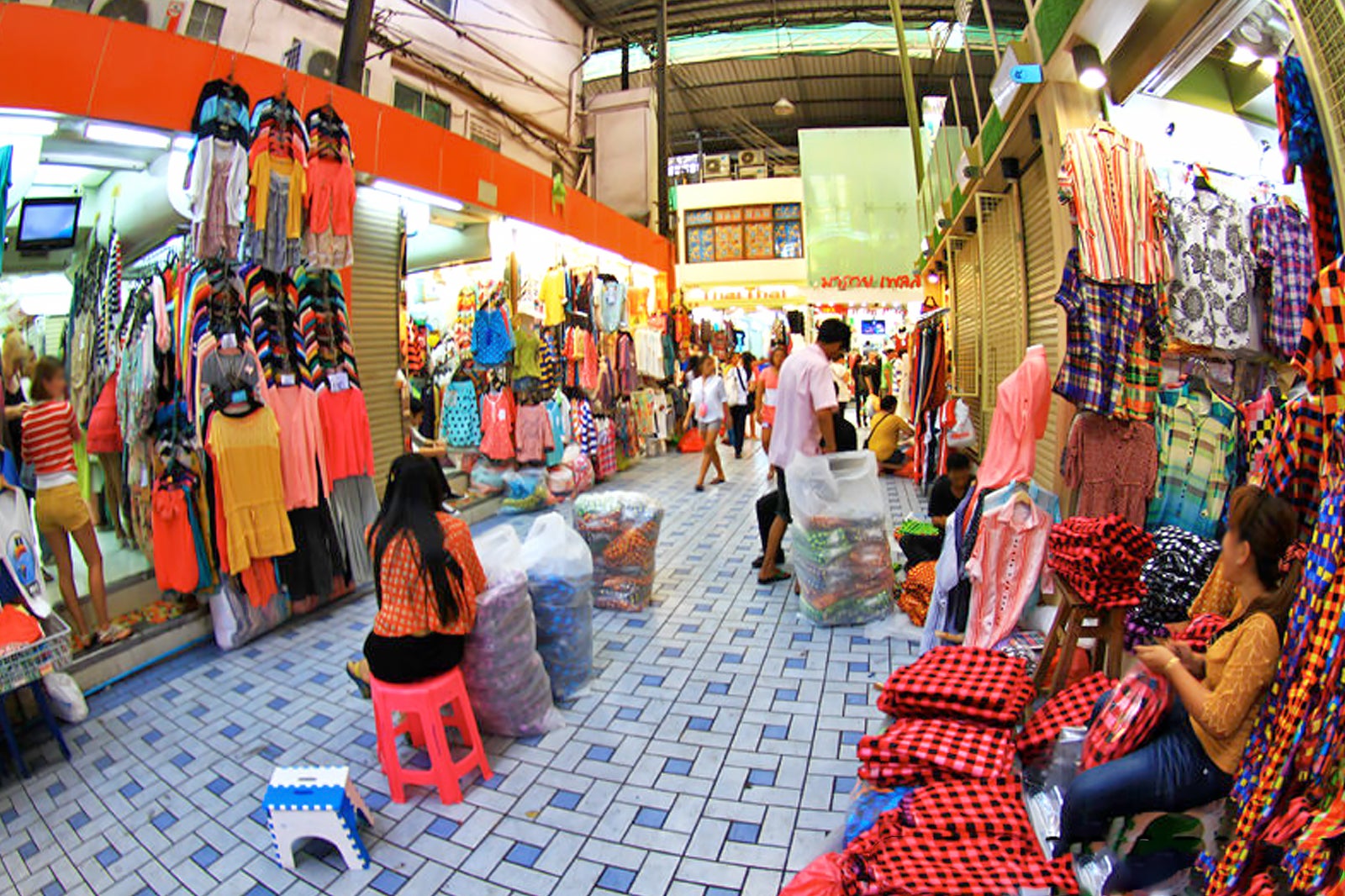 Kết quả hình ảnh cho PRATUNAM MARKET