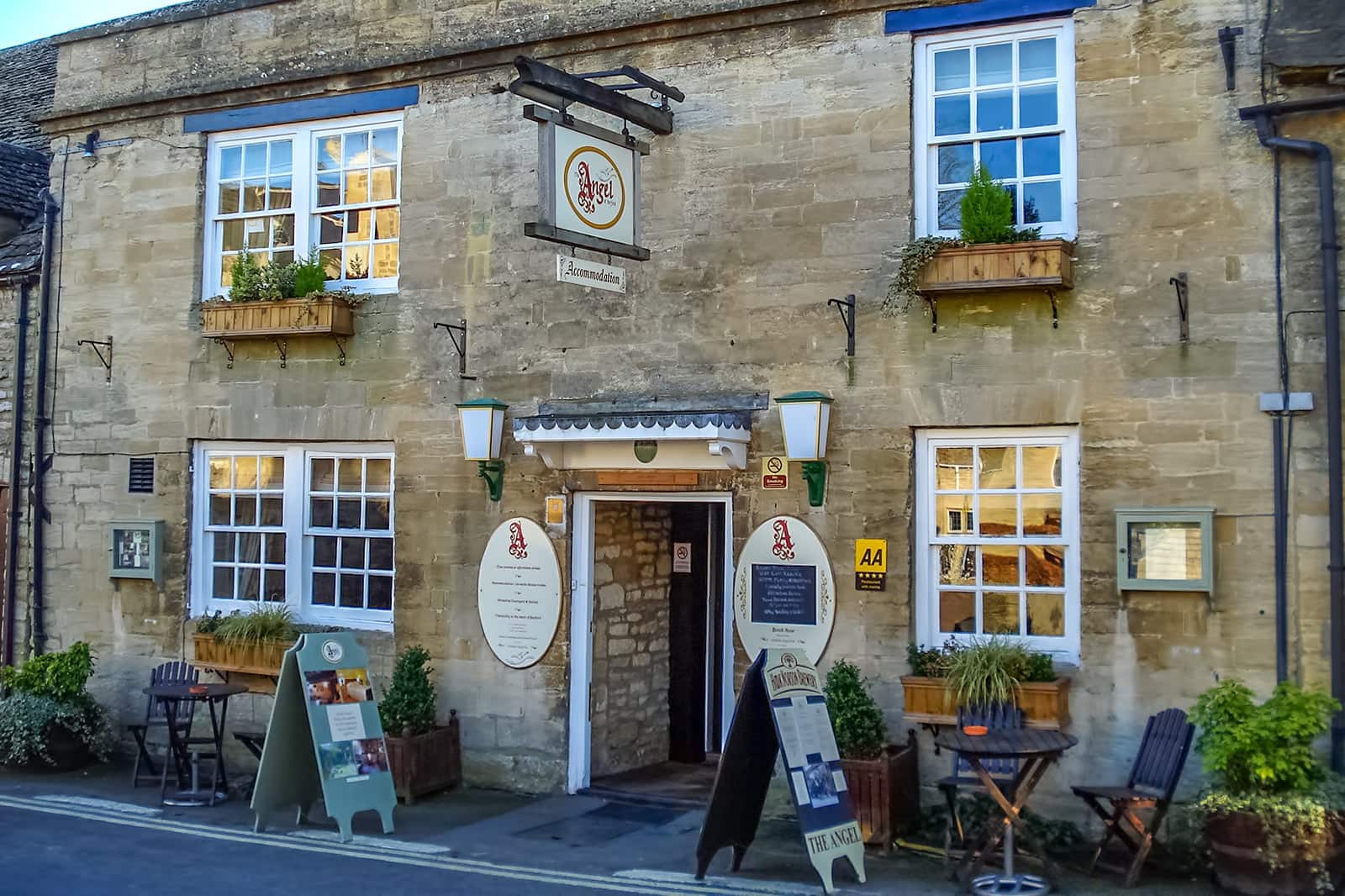 10 Best Pubs In The Cotswolds Where To Go In The Cotswolds At Night 10-best-pubs-in-the-cotswolds-where-to-go-in-the-cotswolds-at-night