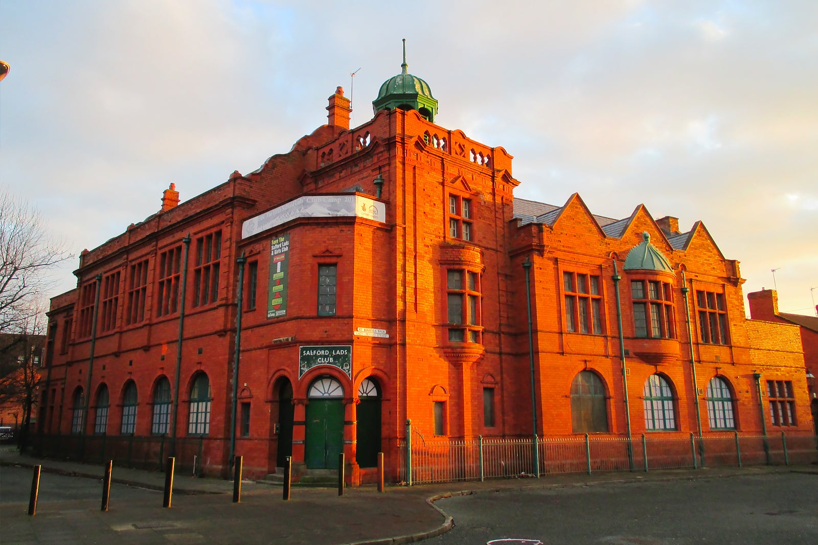 10 Most Iconic Buildings in Manchester Discover the Most Famous