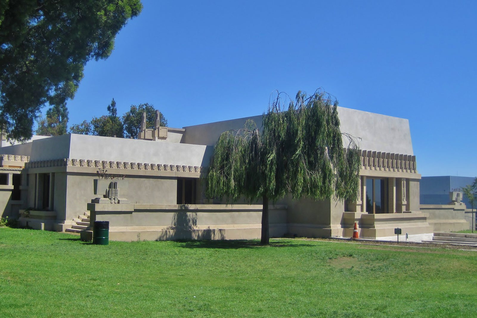 Hollyhock House In Los Angeles Explore A Unesco Landmark Go Guides