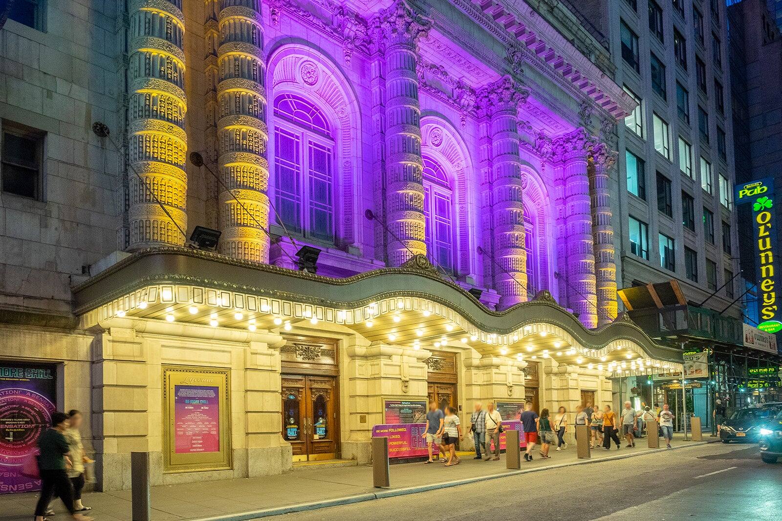 Un Teatro Di New York In Breve