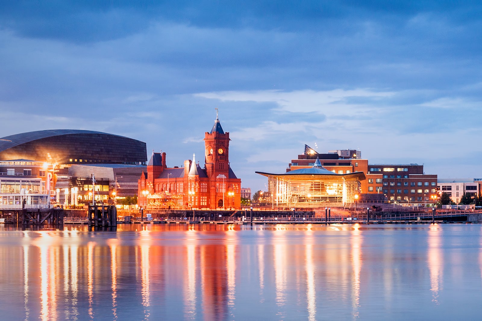 best places to visit in cardiff at night