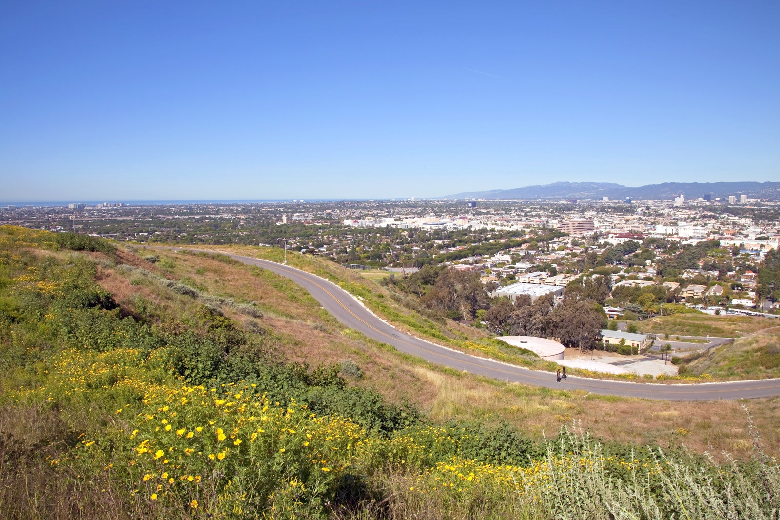 Baldwin Hills Scenic Overlook in Los Angeles - Take In Views of the Los ...