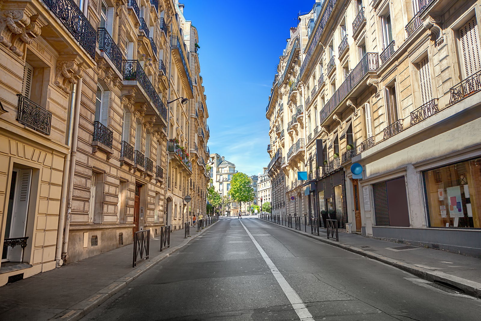 wandering around parisian streets