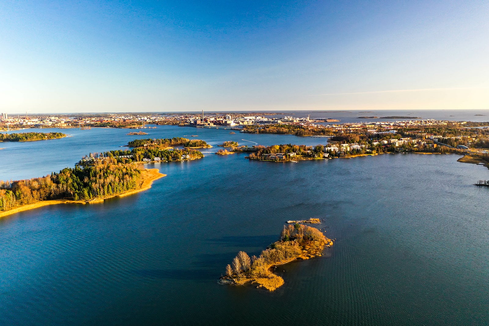 Mustasaari - Perheystävällinen saari kantakaupungin länsipuolella – Go  Guides