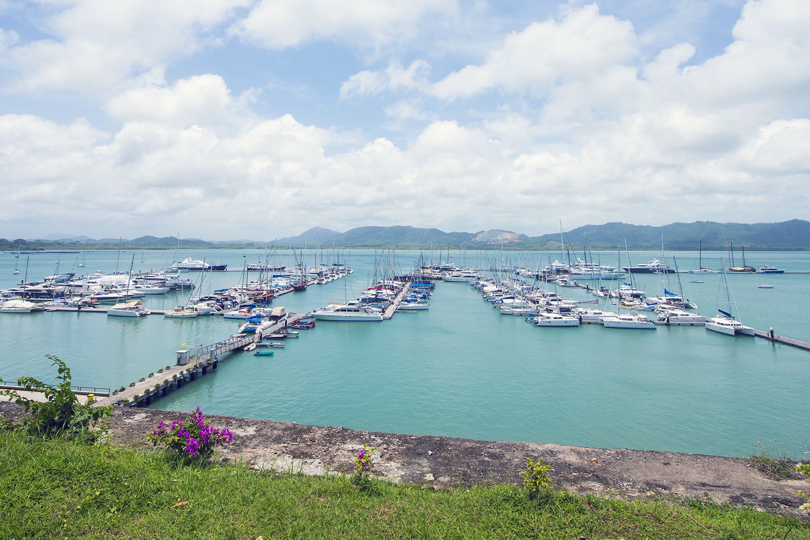 hotels near yacht haven marina phuket