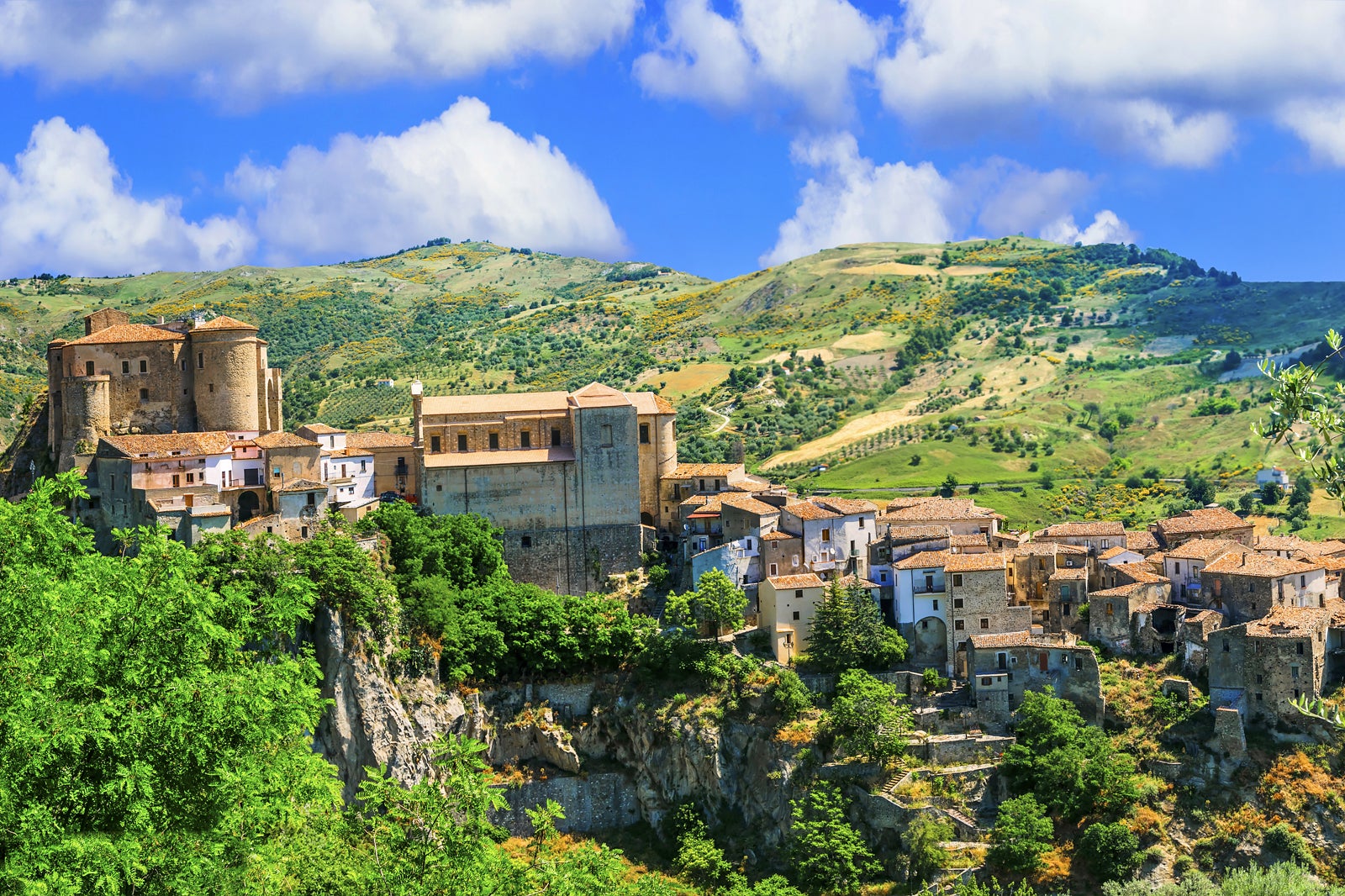 10 Fairy-Tale Villages In Calabria - History And Myth Rub Shoulders In ...