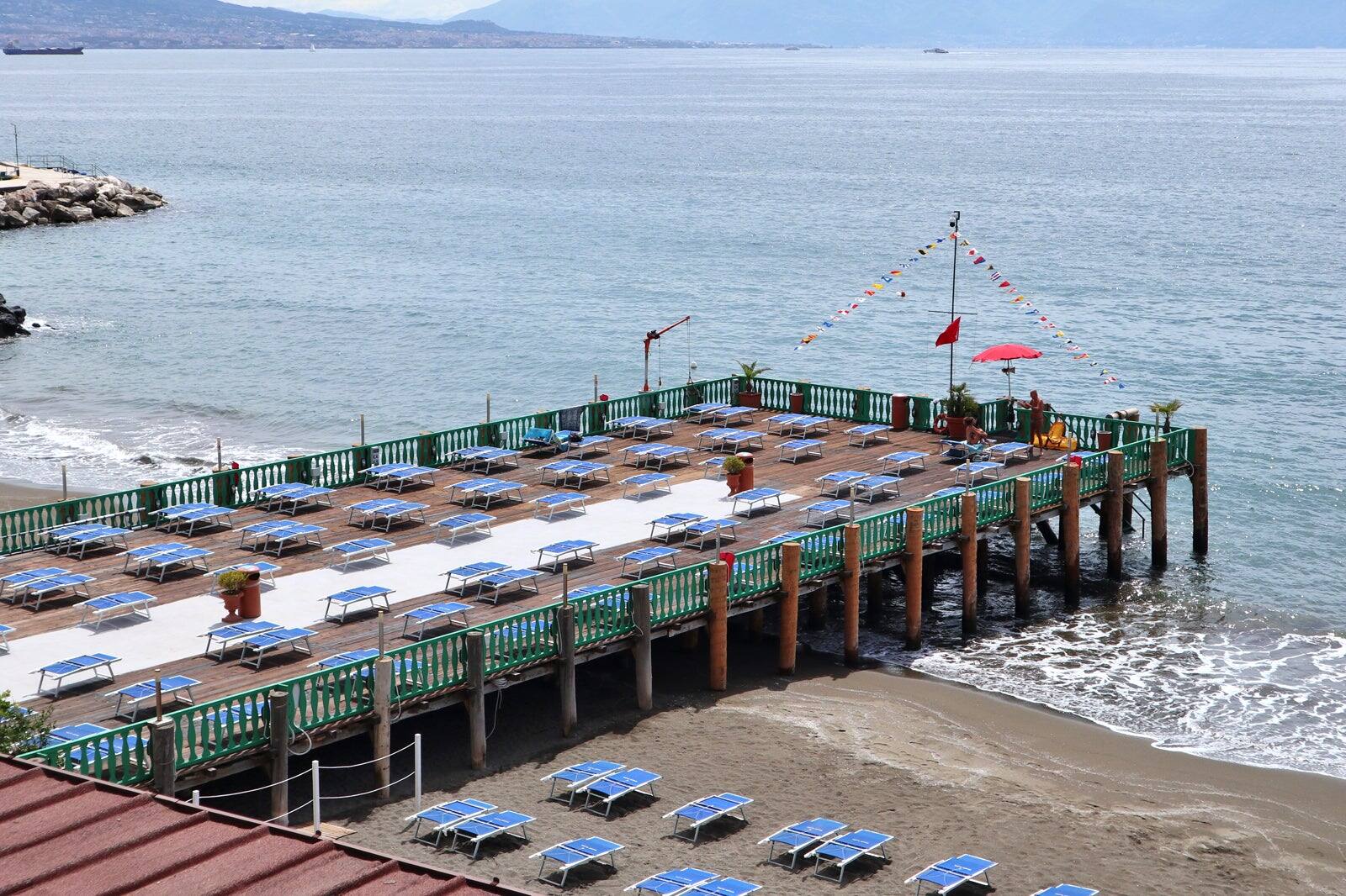 10 Best Beach Clubs in Naples - Where to Go in Naples at Night? – Go Guides