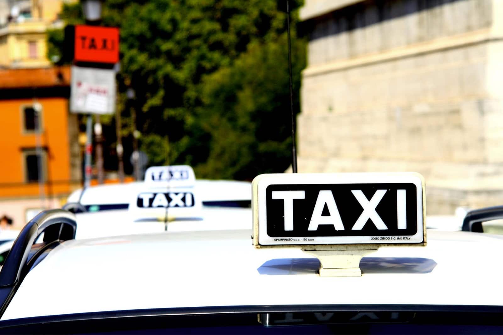 Taxi R E Qué debes saber antes de coger un taxi en Roma - Cómo moverse por Roma ...