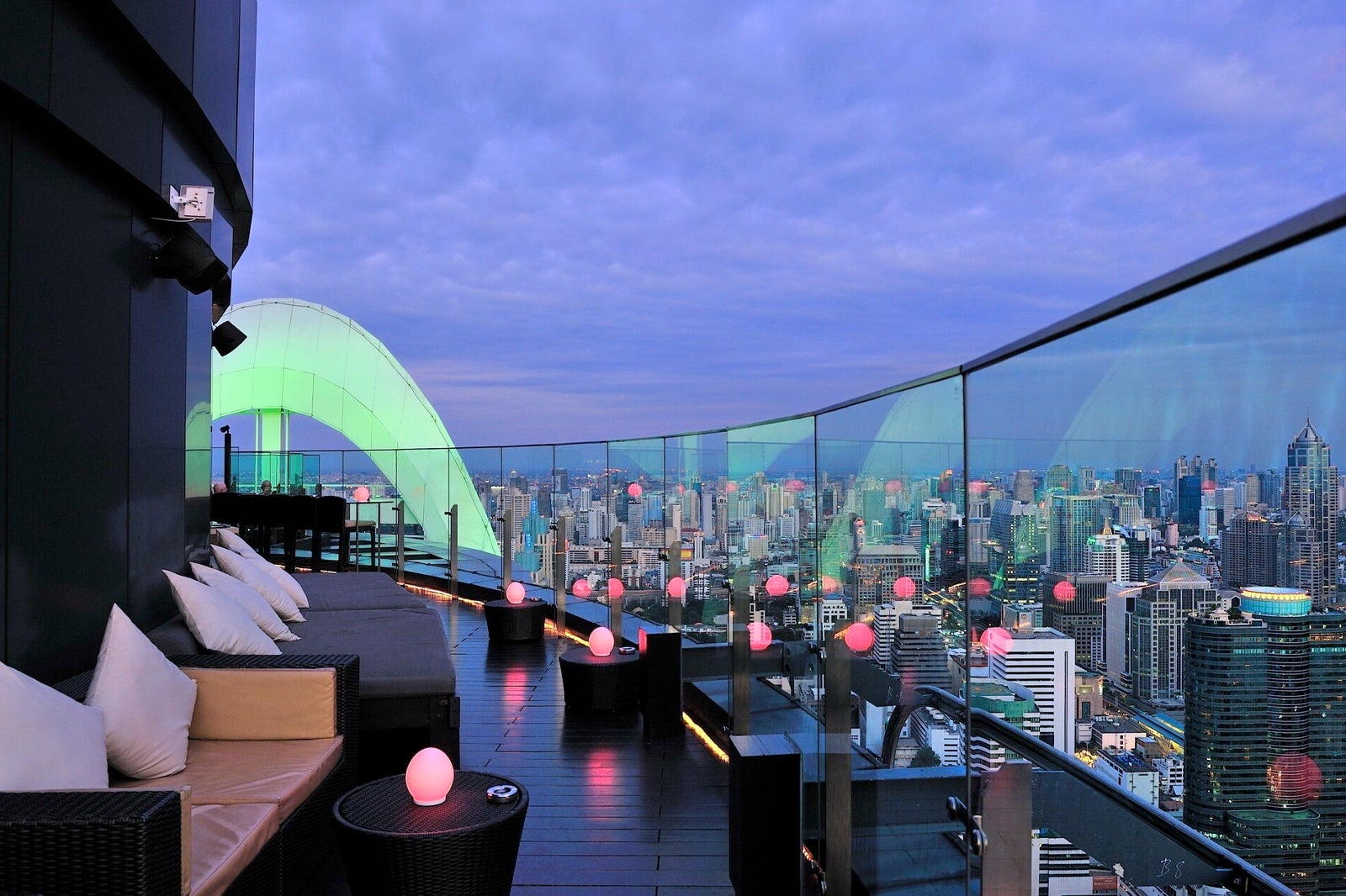 Red Sky Rooftop in Bangkok - Rooftop Bar at Centara Grand CentralWorld ...