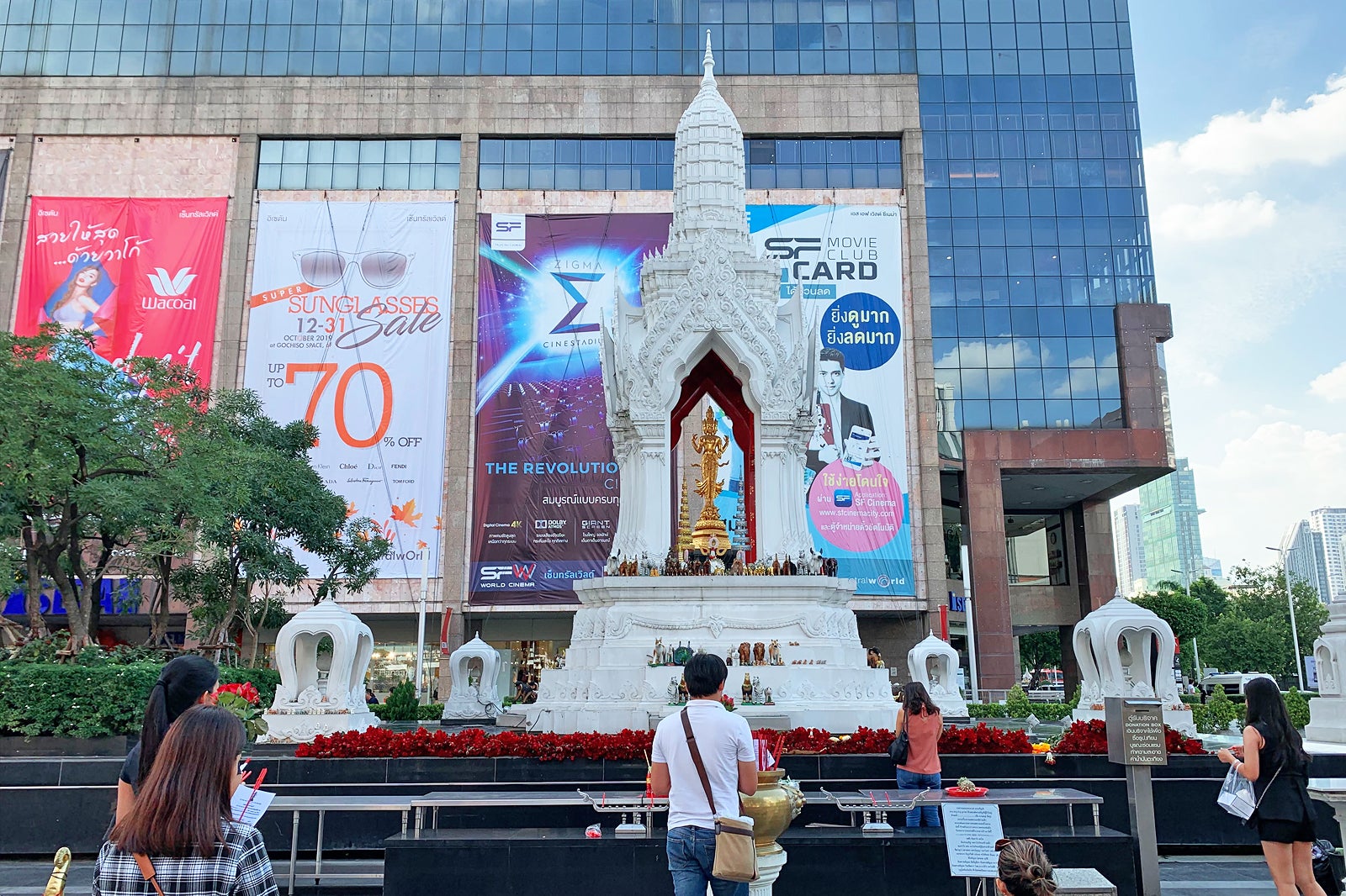 Trimurti Shrine in Bangkok - A Landmark and Shrine of Love in Bangkok – Go Guides