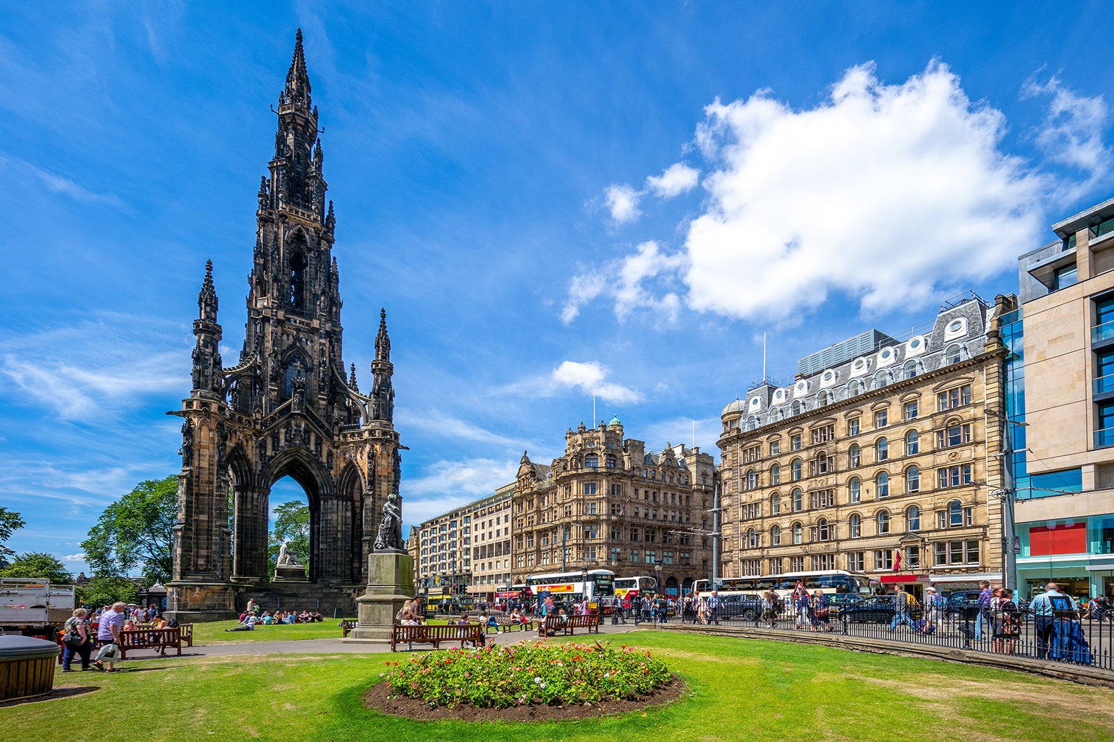 tourist information center edinburgh