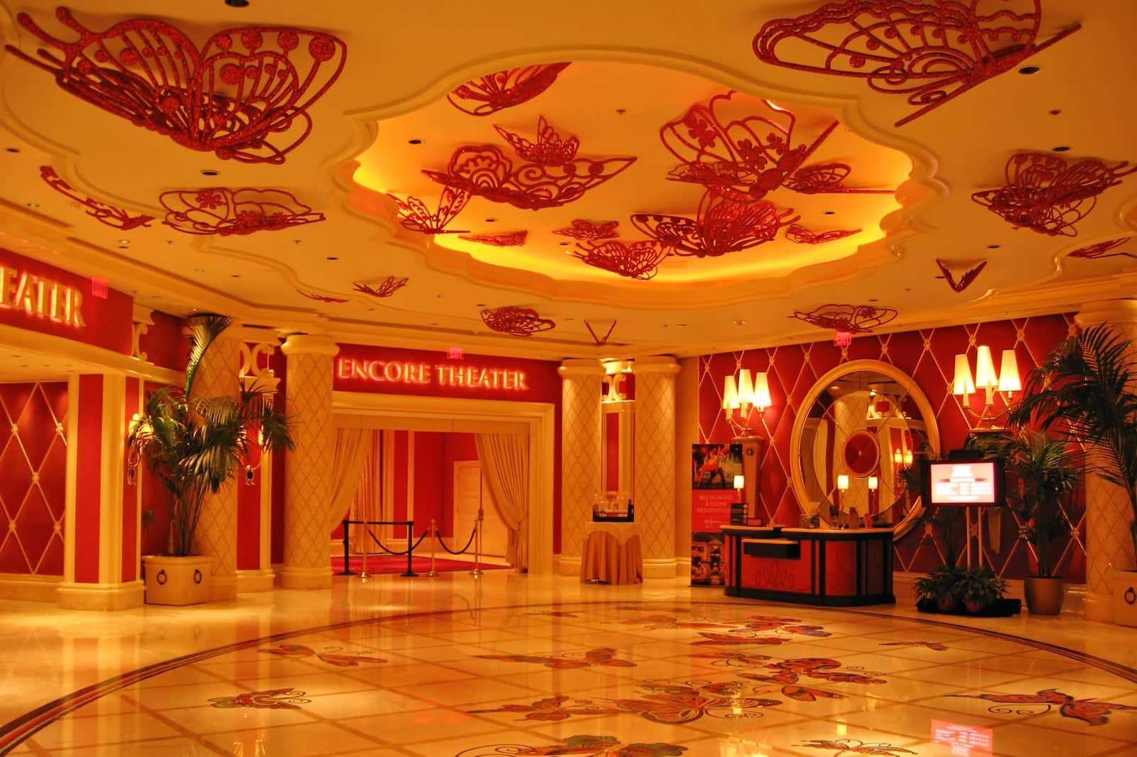 Encore Theatre in Las Vegas See a Show in the Round in a Surreal