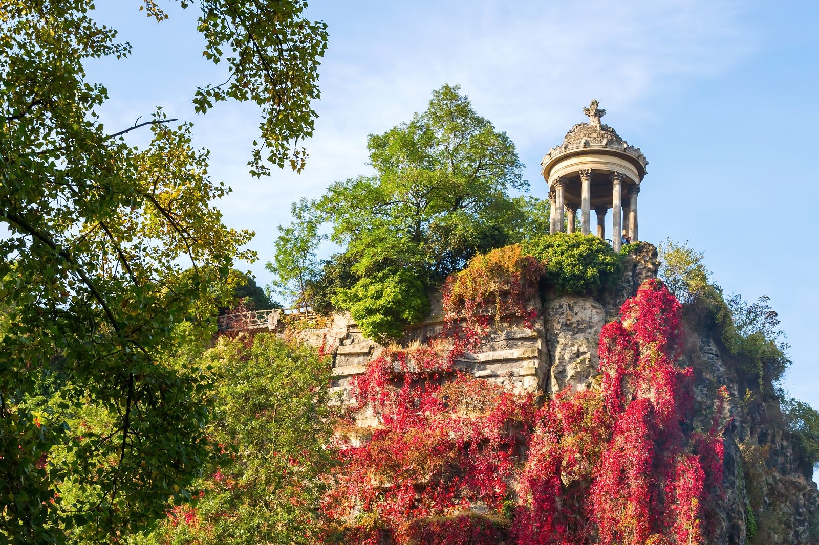 Parc Des Buttes Chaumont Lose Yourself In One Of Paris Largest 