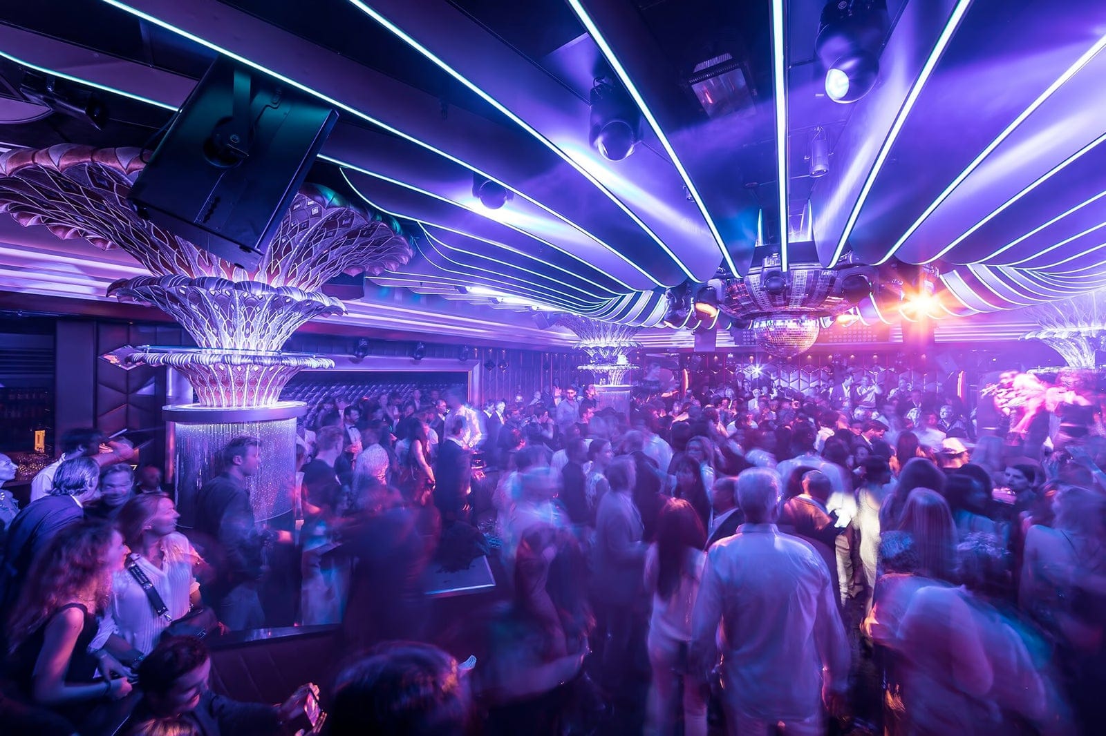 9 Best Bars, Live Music, and Nightclubs in St Tropez - Where to Party ...