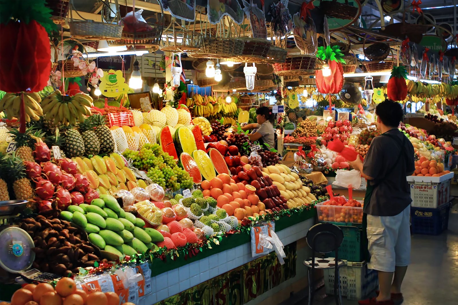 banzaan-market-in-phuket-thai-fresh-market-in-patong-beach-go-guides