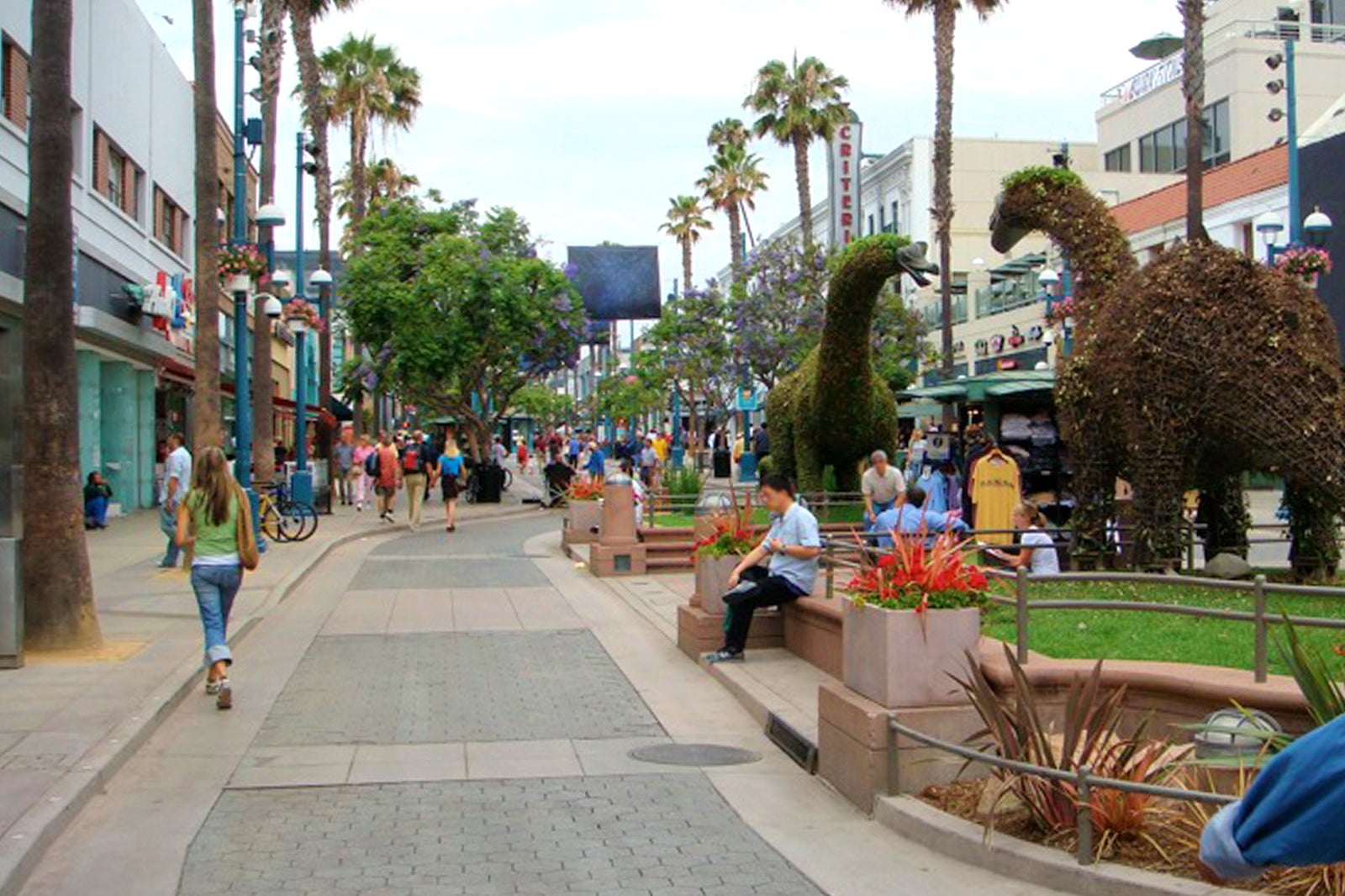 Beverly Grove In Los Angeles - Explore a Bustling Shopping, Dining, and  Commercial District – Go Guides