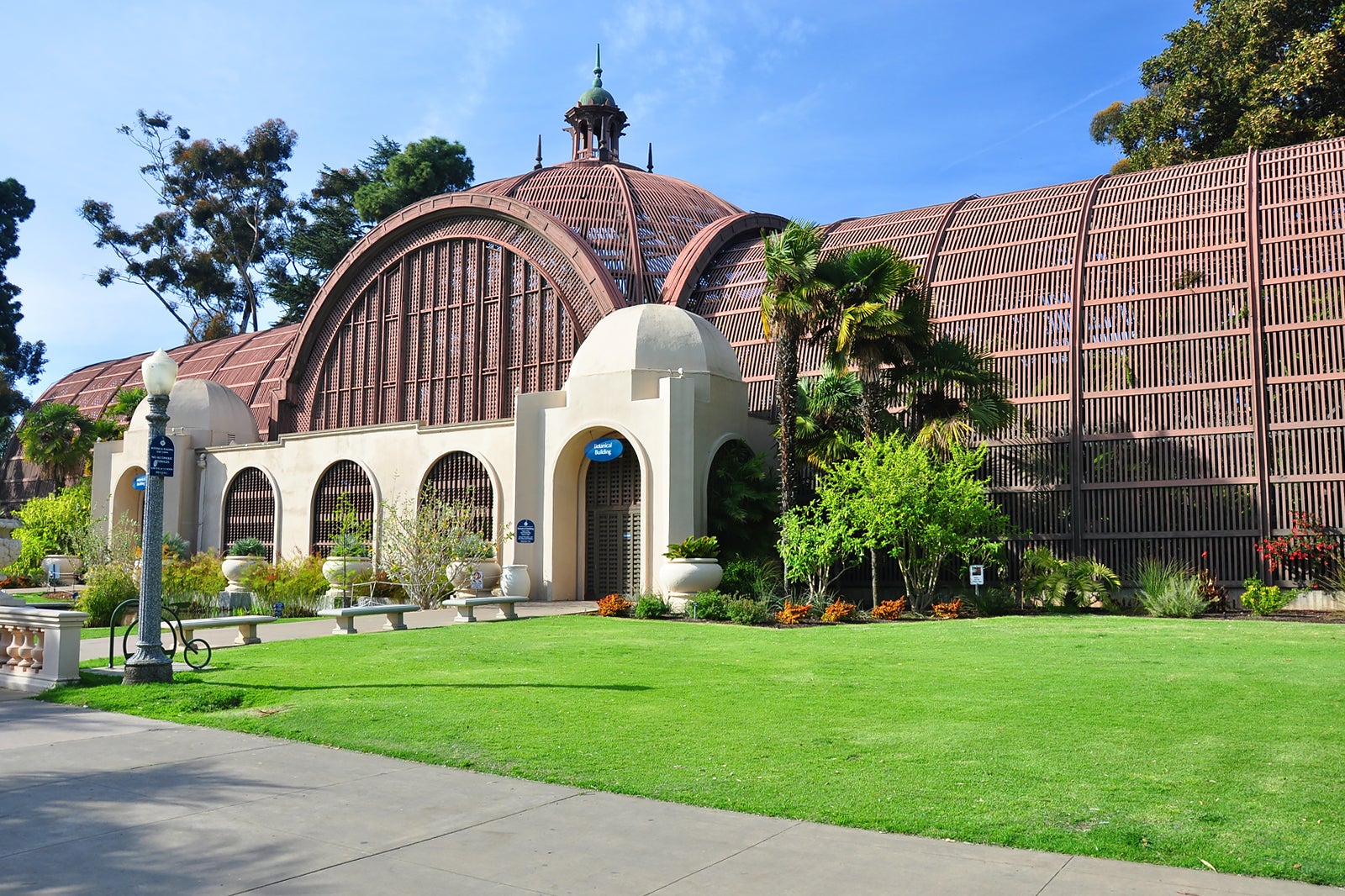 are dogs allowed in botanical building balboa park