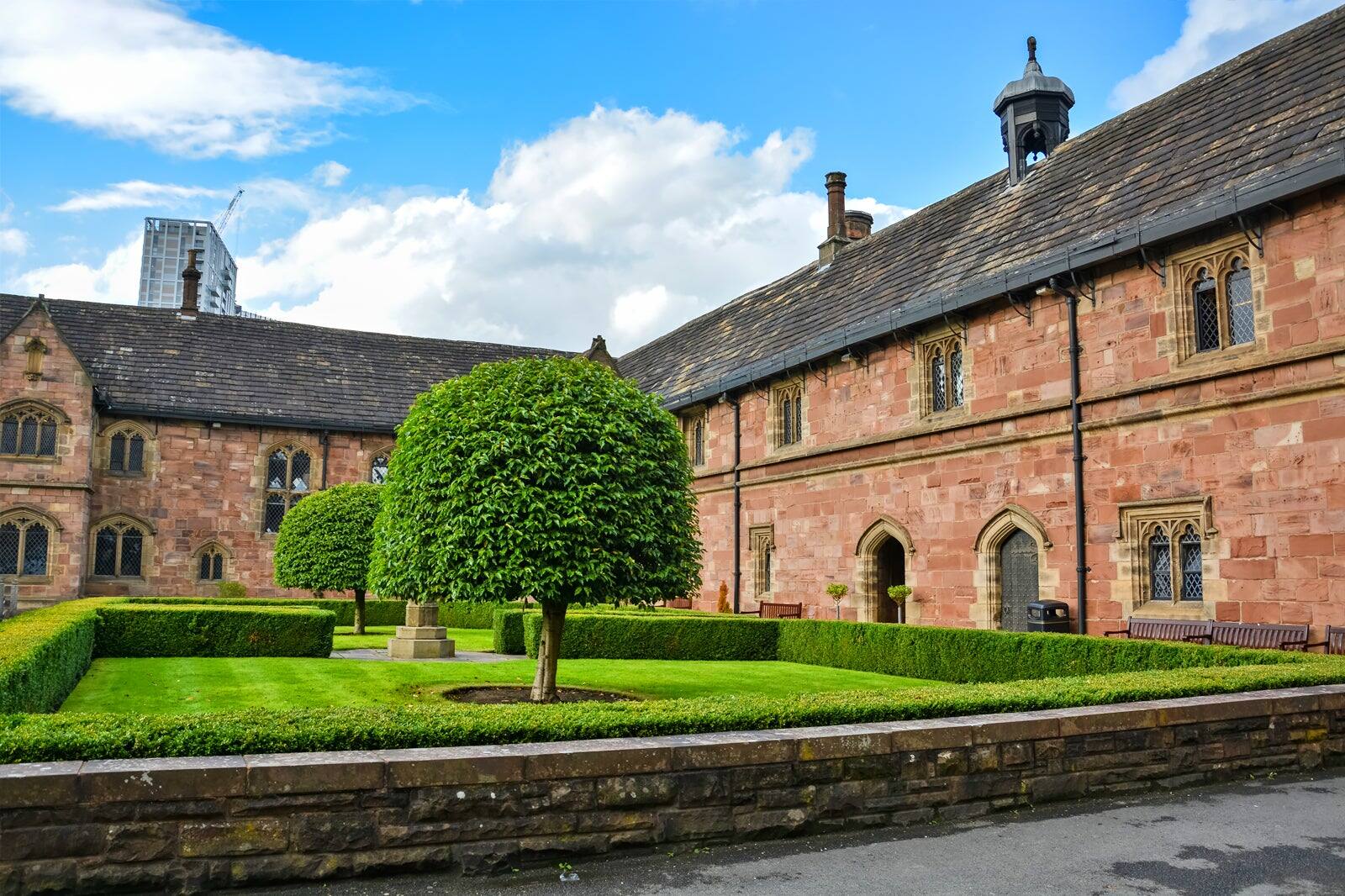 Chetham Chetham's Library in Manchester - Enjoy One of the Oldest English ...