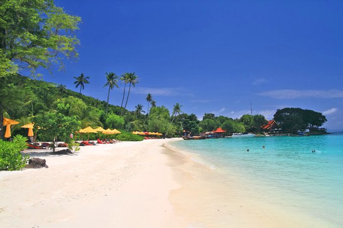 thai beach travellers