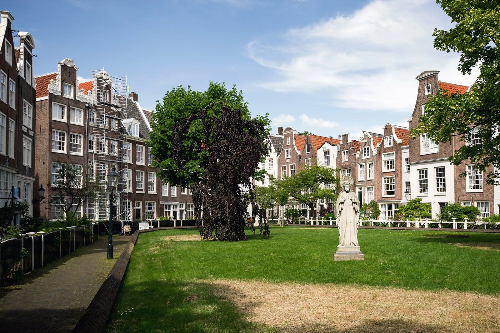 Begijnhof In Amsterdam Tour The Oldest Hofjes In Amsterdam Go Guides begijnhof-in-amsterdam-tour-the-oldest-hofjes-in-amsterdam-go-guides
