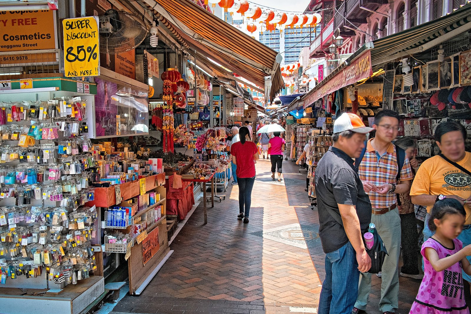 Singapore Chinatown Street Market - Night Market in Singapore Chinatown ...