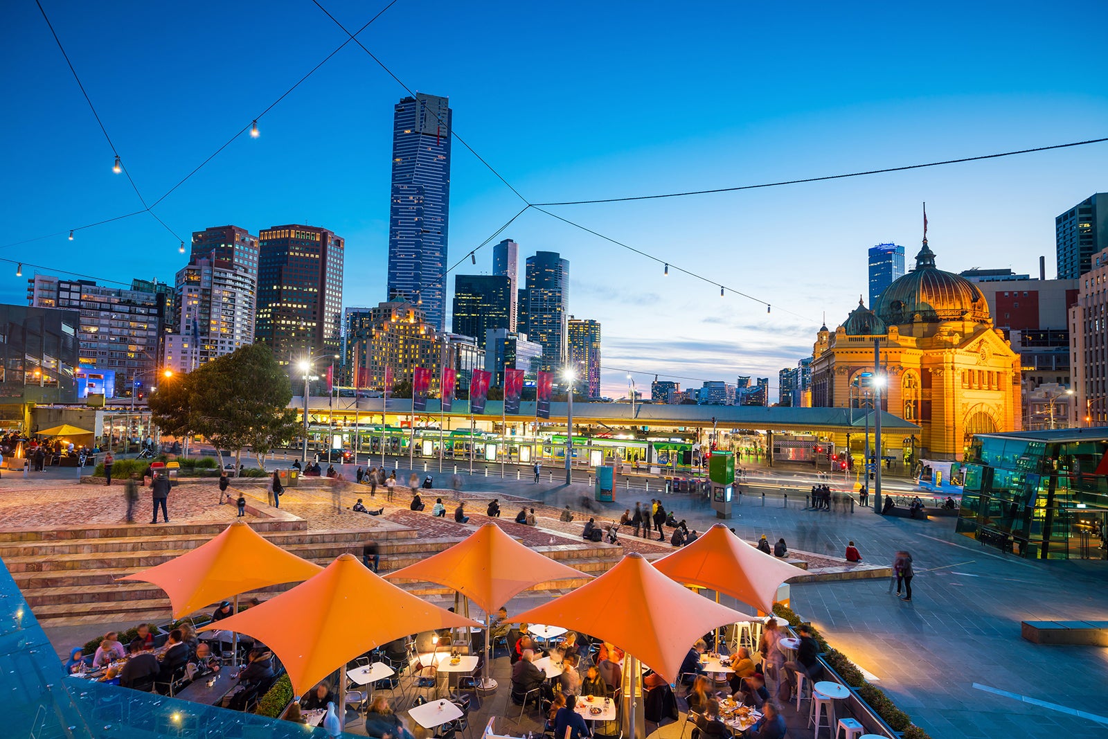 10 Melbourne Streets To Experience Liveliness & Delicious Food