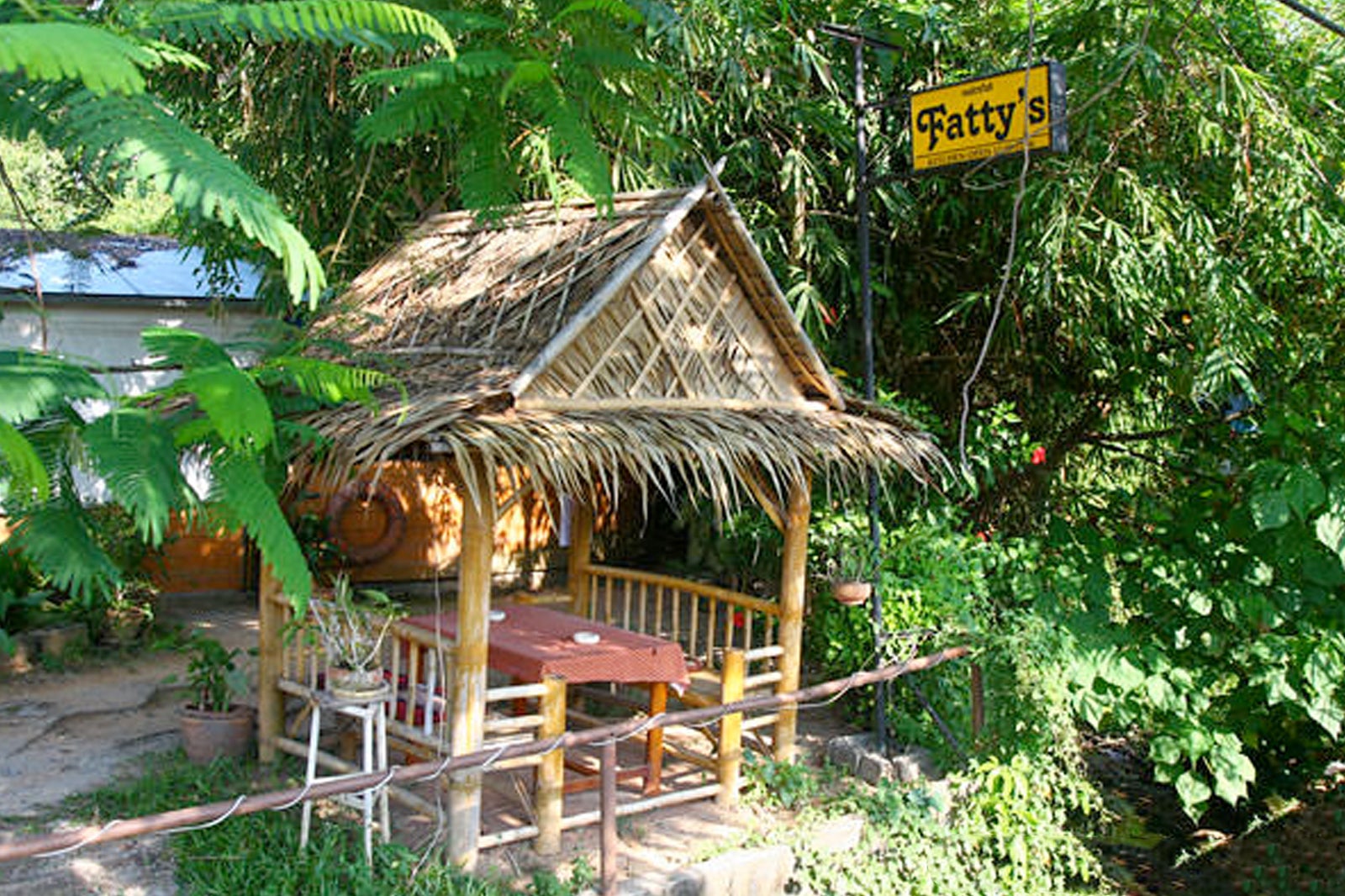 5-best-restaurants-in-chalong-where-to-eat-around-chalong-bay-go-guides