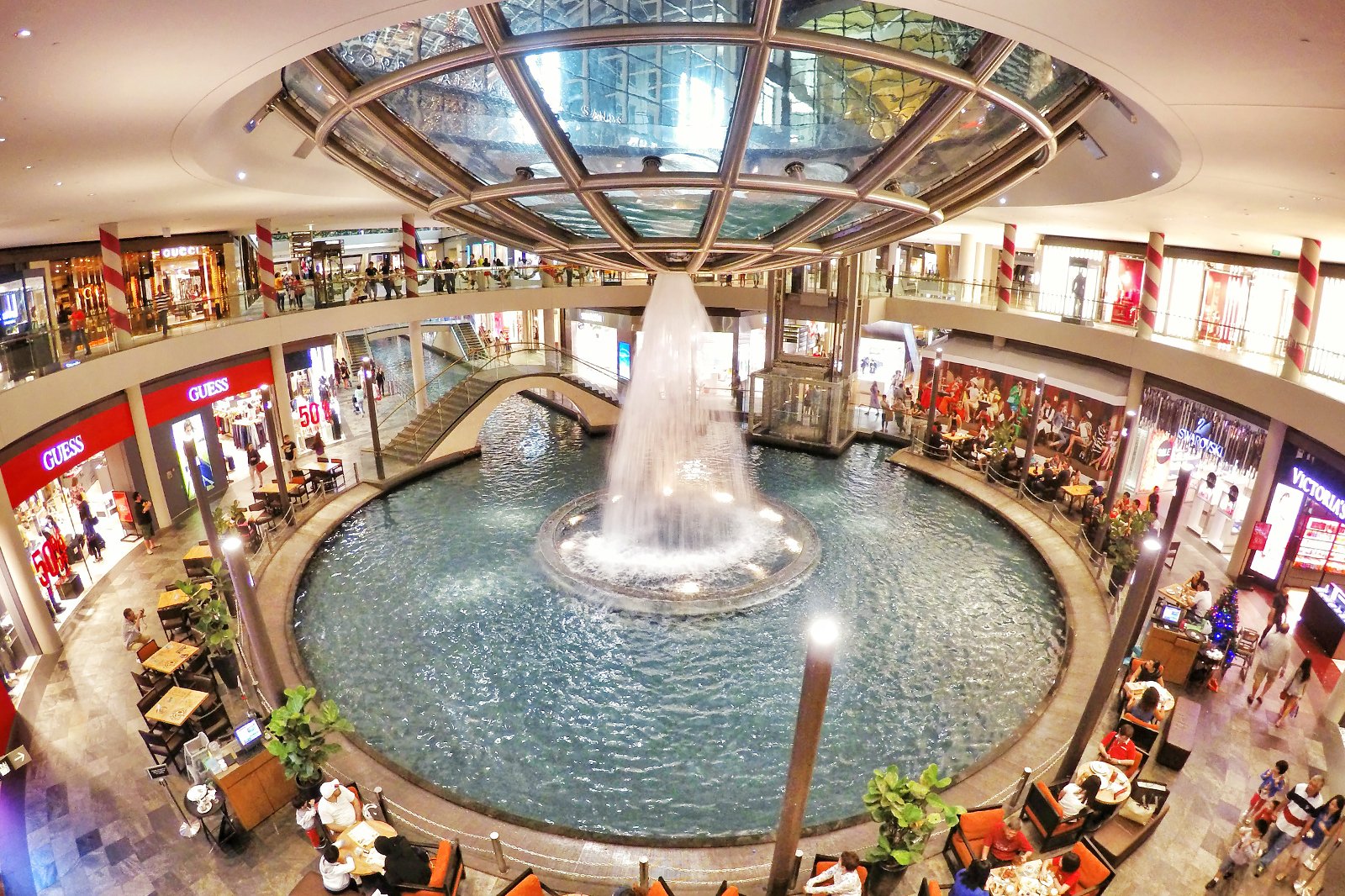 Resultado de imagem para the shoppes at marina bay sands singapore