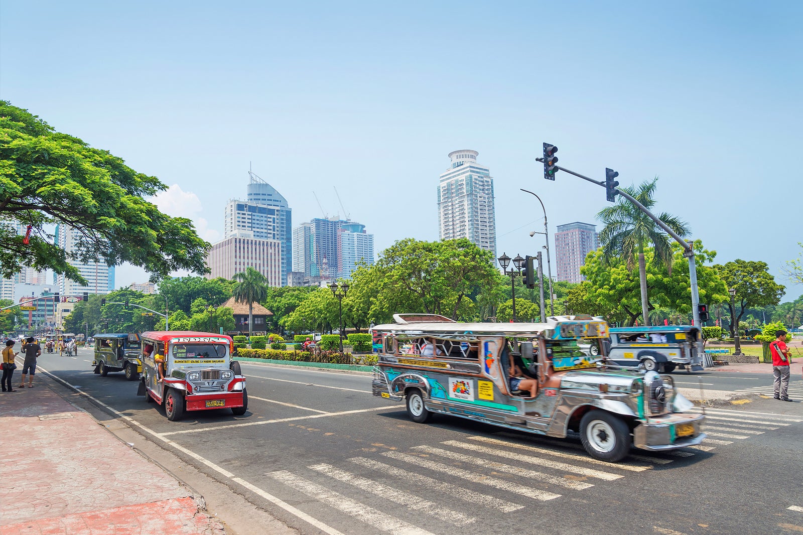 Getting Around Manila - Taxi, Jeepney, Uber, Grab, Bus, LRT, MRT 