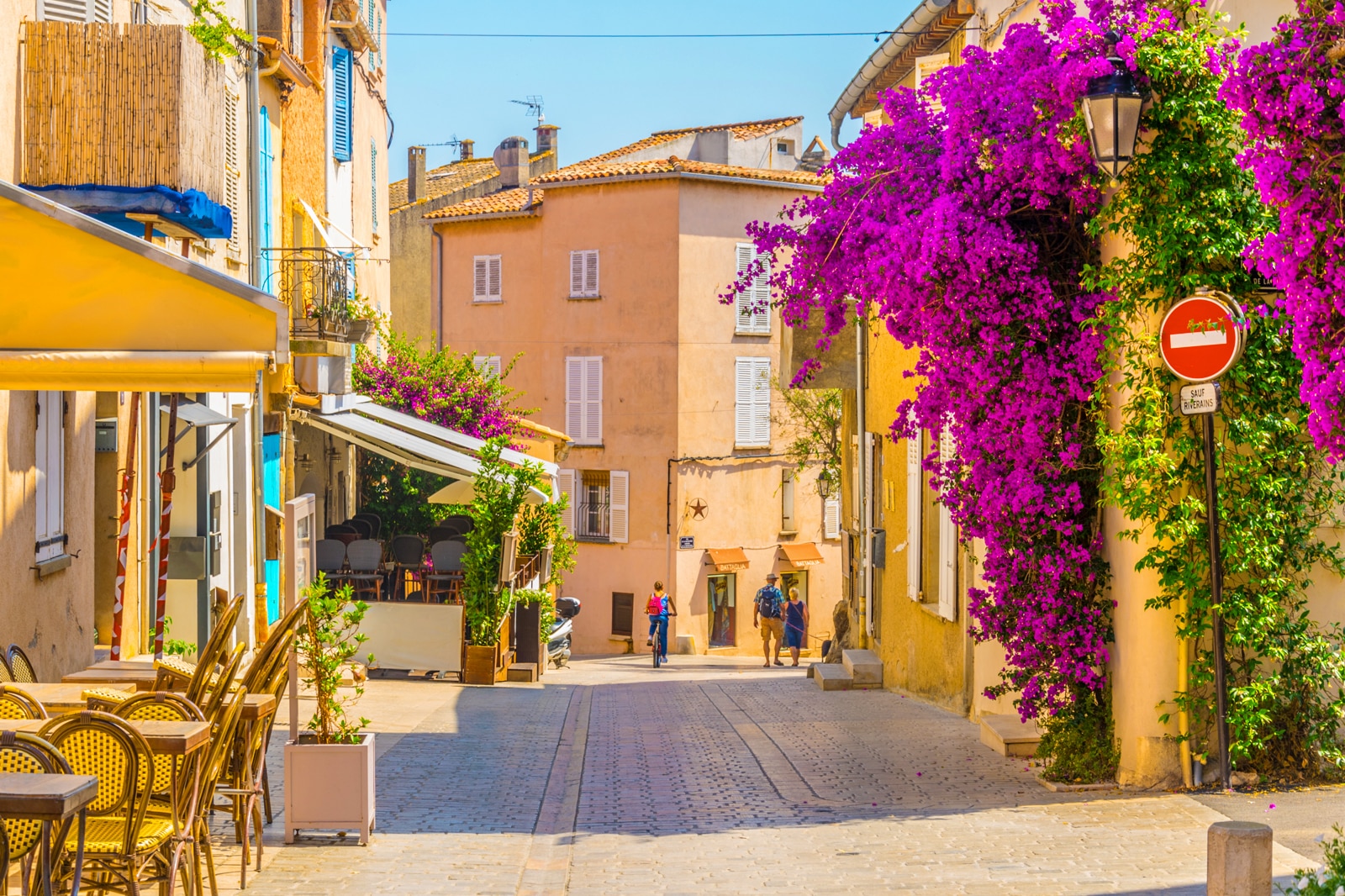 10 Ways To Enjoy Glamorous St Tropez On A Budget - How To Save Money In ...