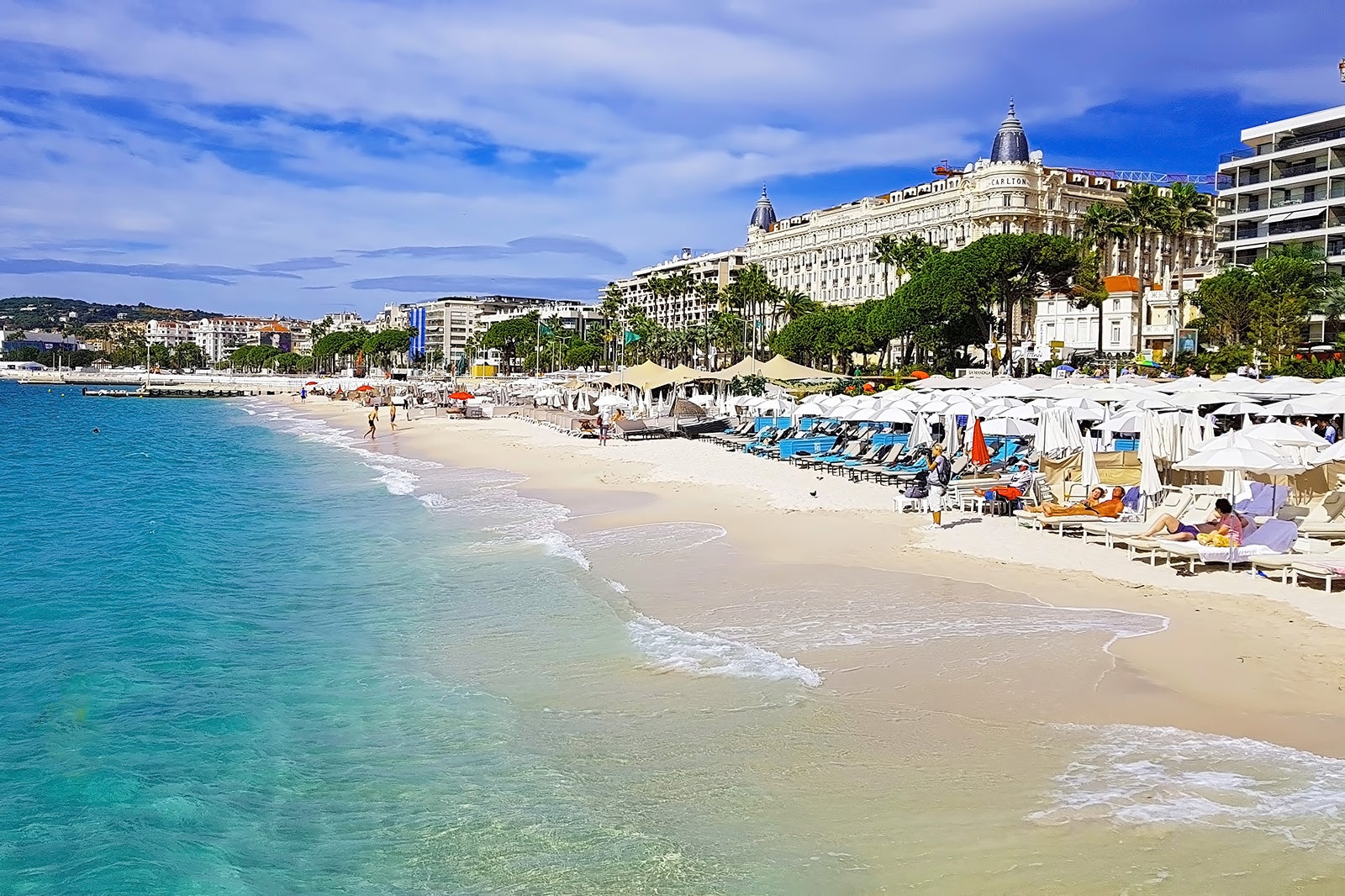 10 Best Beach Clubs In Cannes Where To Go In Cannes At Night Go Guides