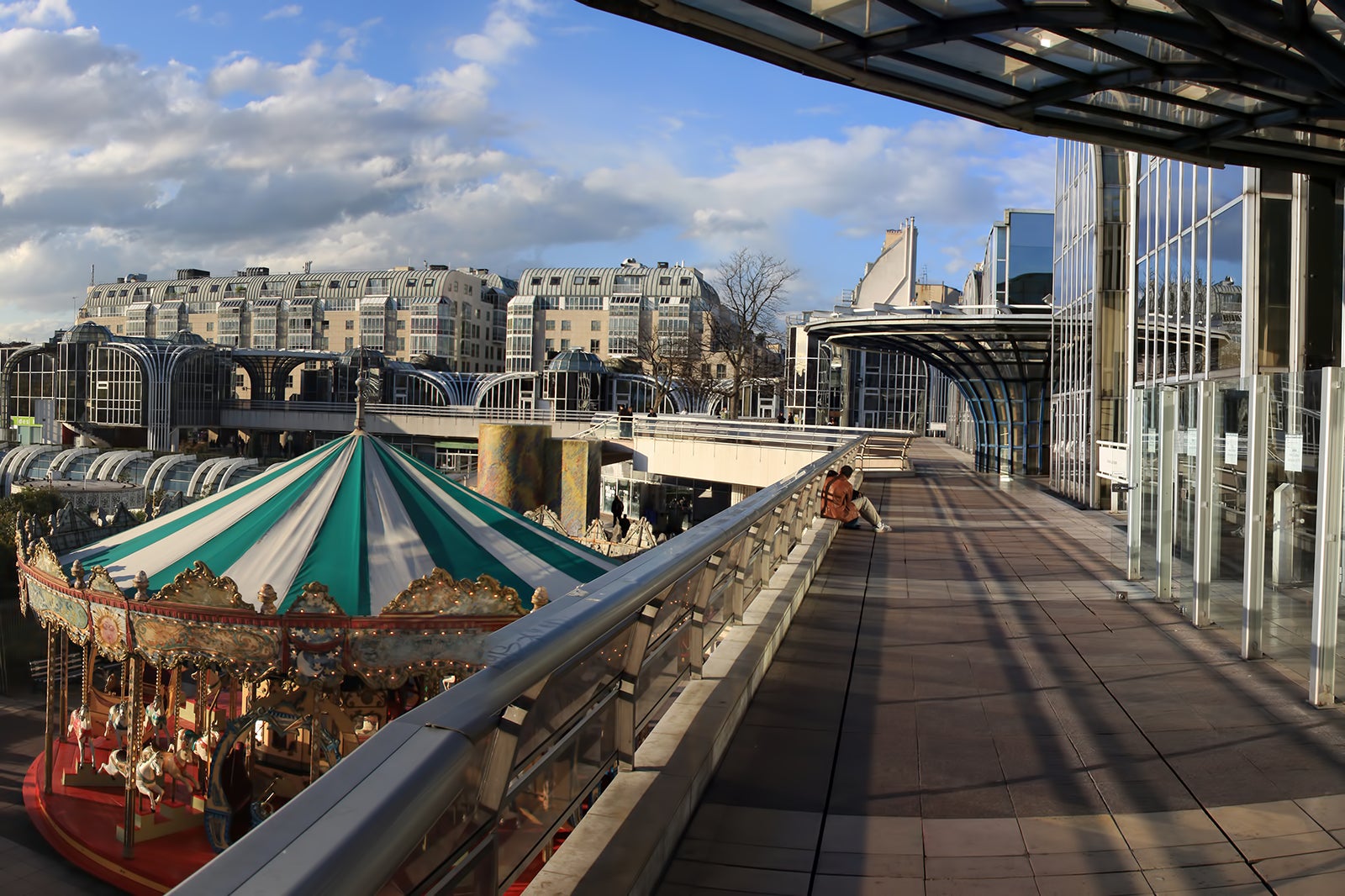 Champs-Élysées, World-class Shopping Center in Paris 