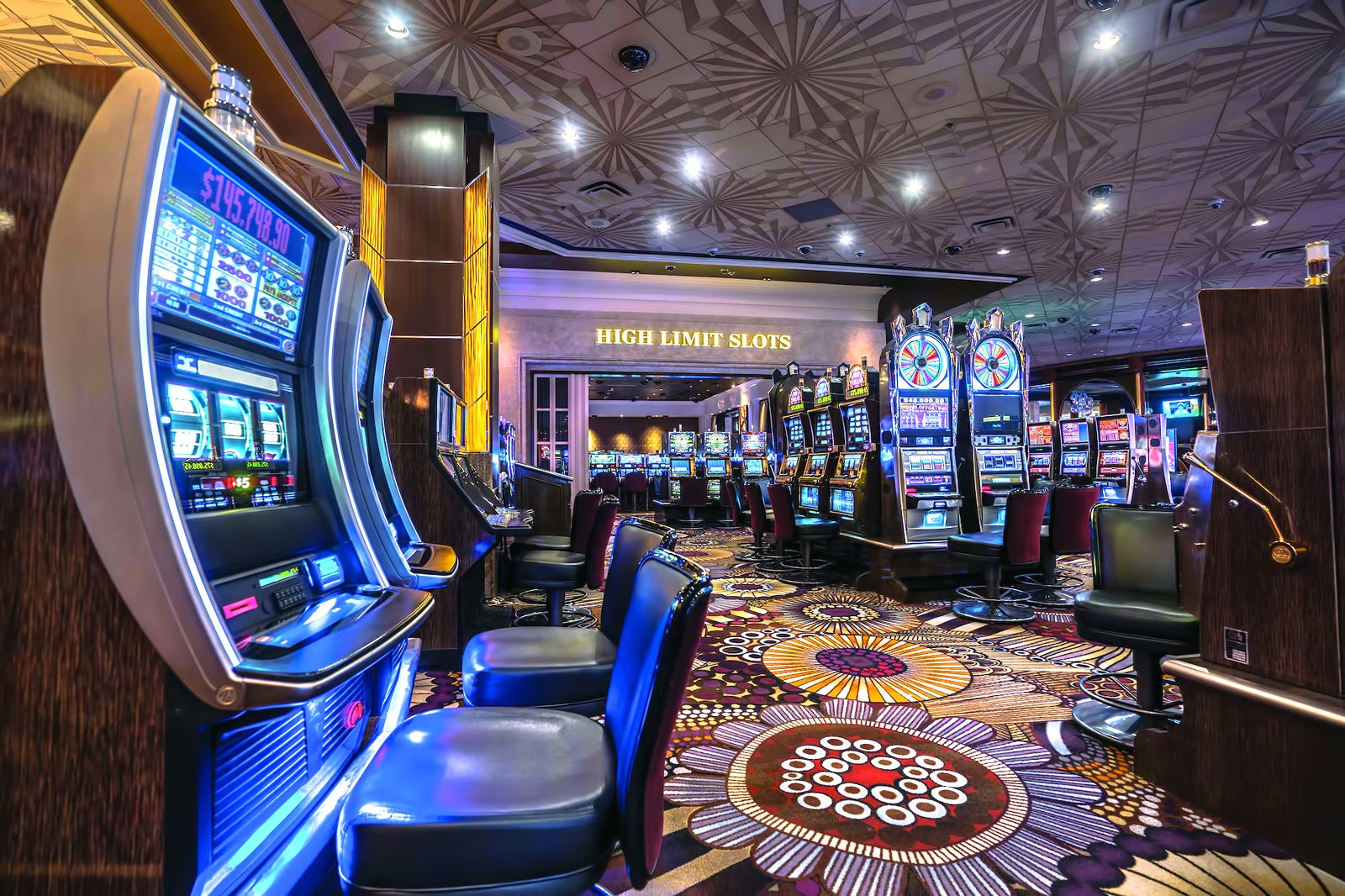 15 Best Casinos in Las Vegas - Try Your Luck in the Gambling