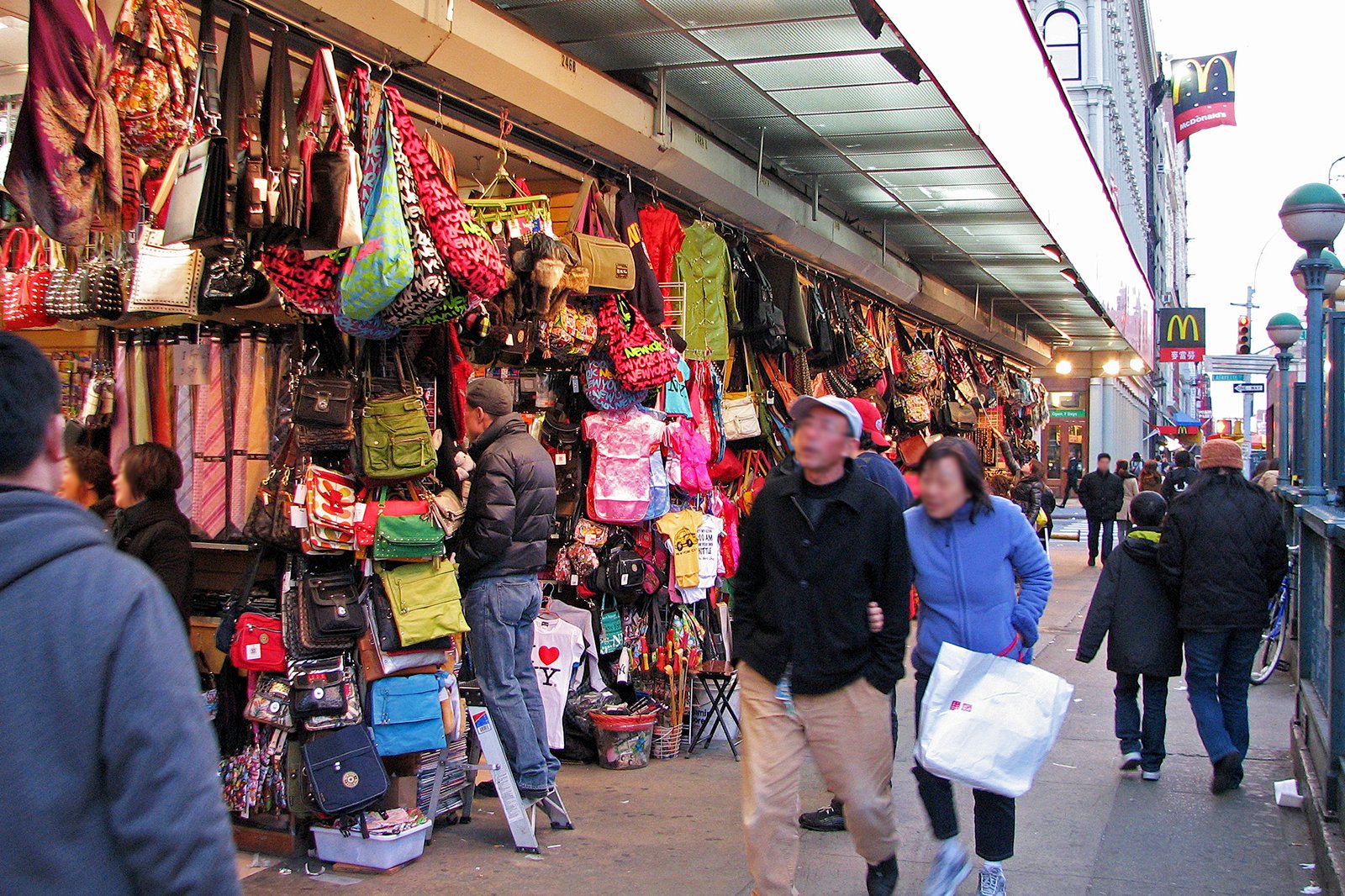 tourist shopping new york